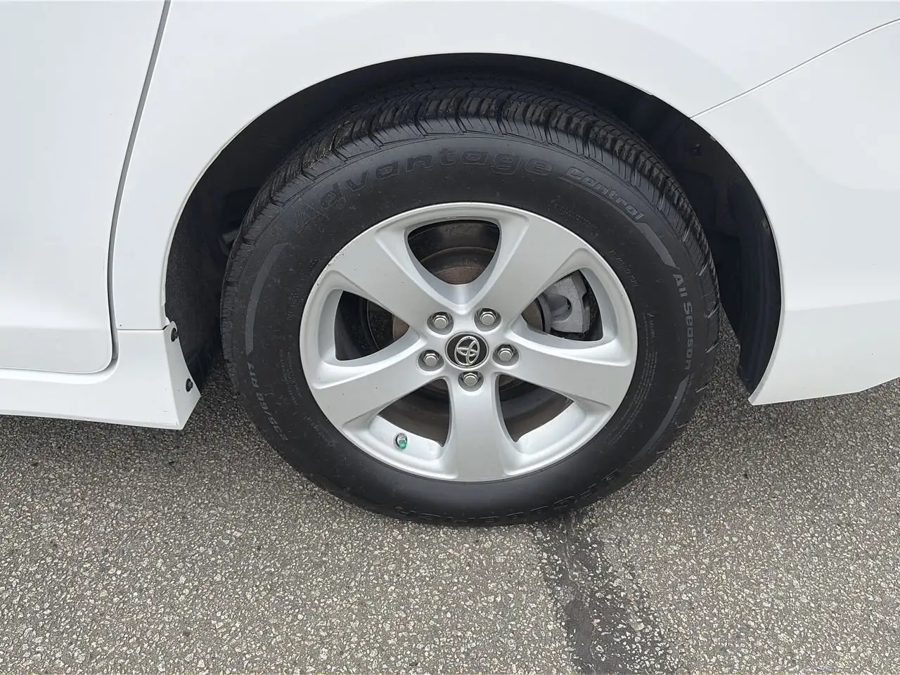 Toyota Sienna снимка Toyota Sienna