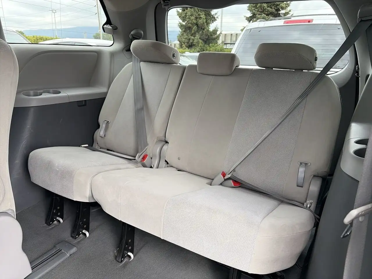 Toyota Sienna снимка Toyota Sienna