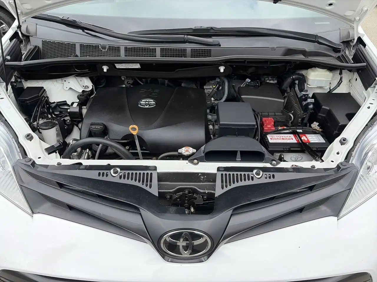 Toyota Sienna снимка Toyota Sienna