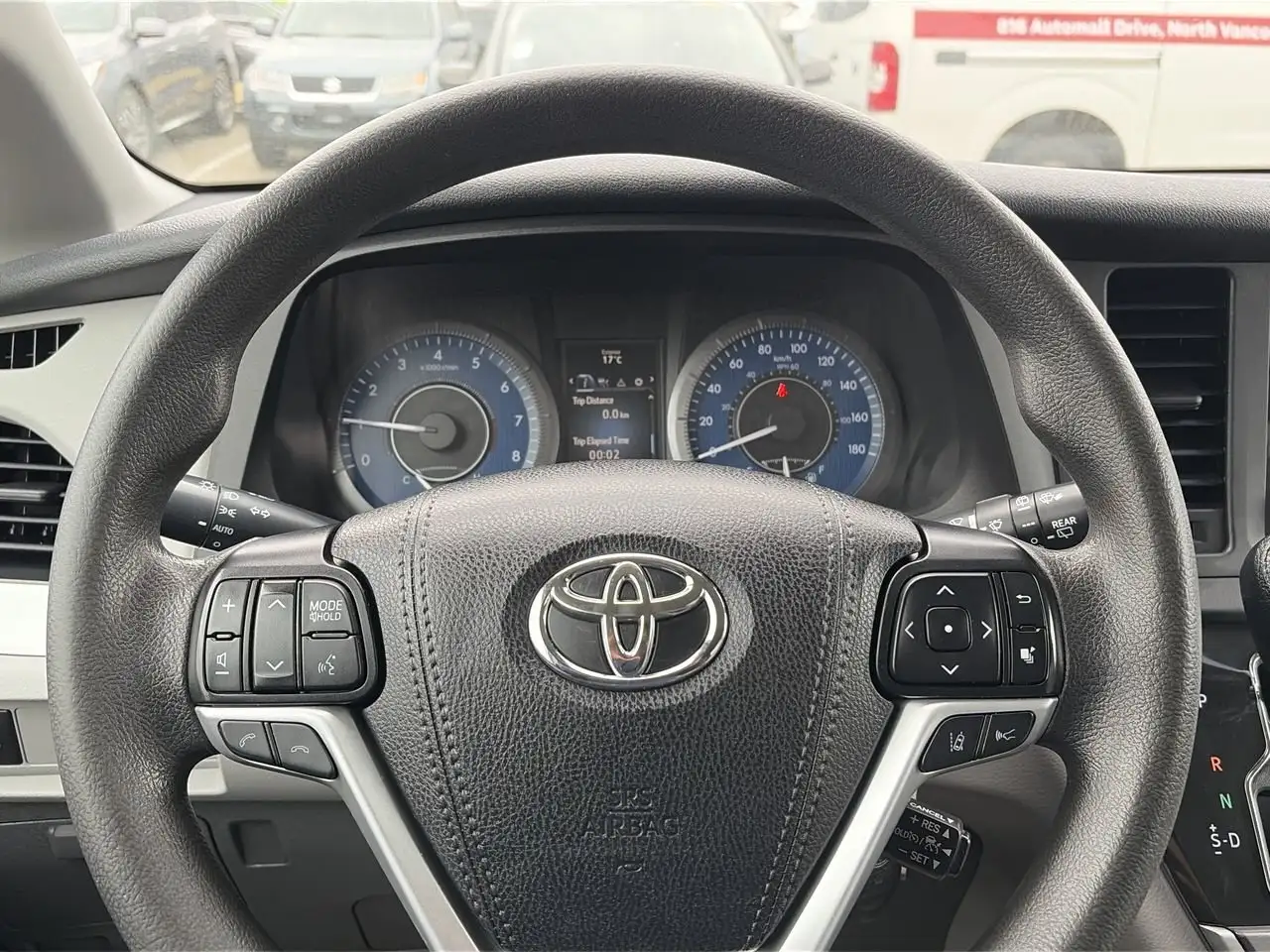Toyota Sienna снимка Toyota Sienna