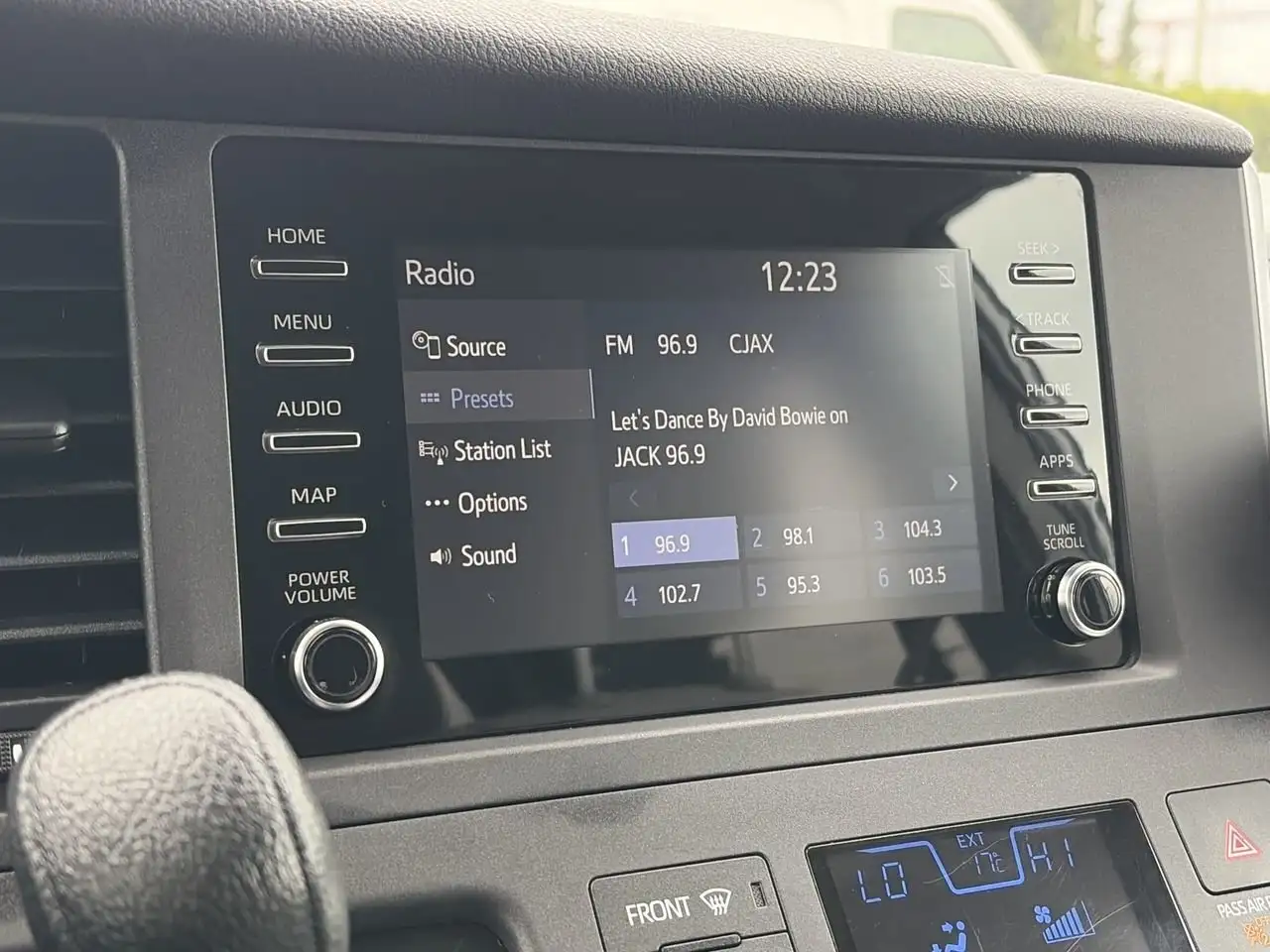 Toyota Sienna снимка Toyota Sienna