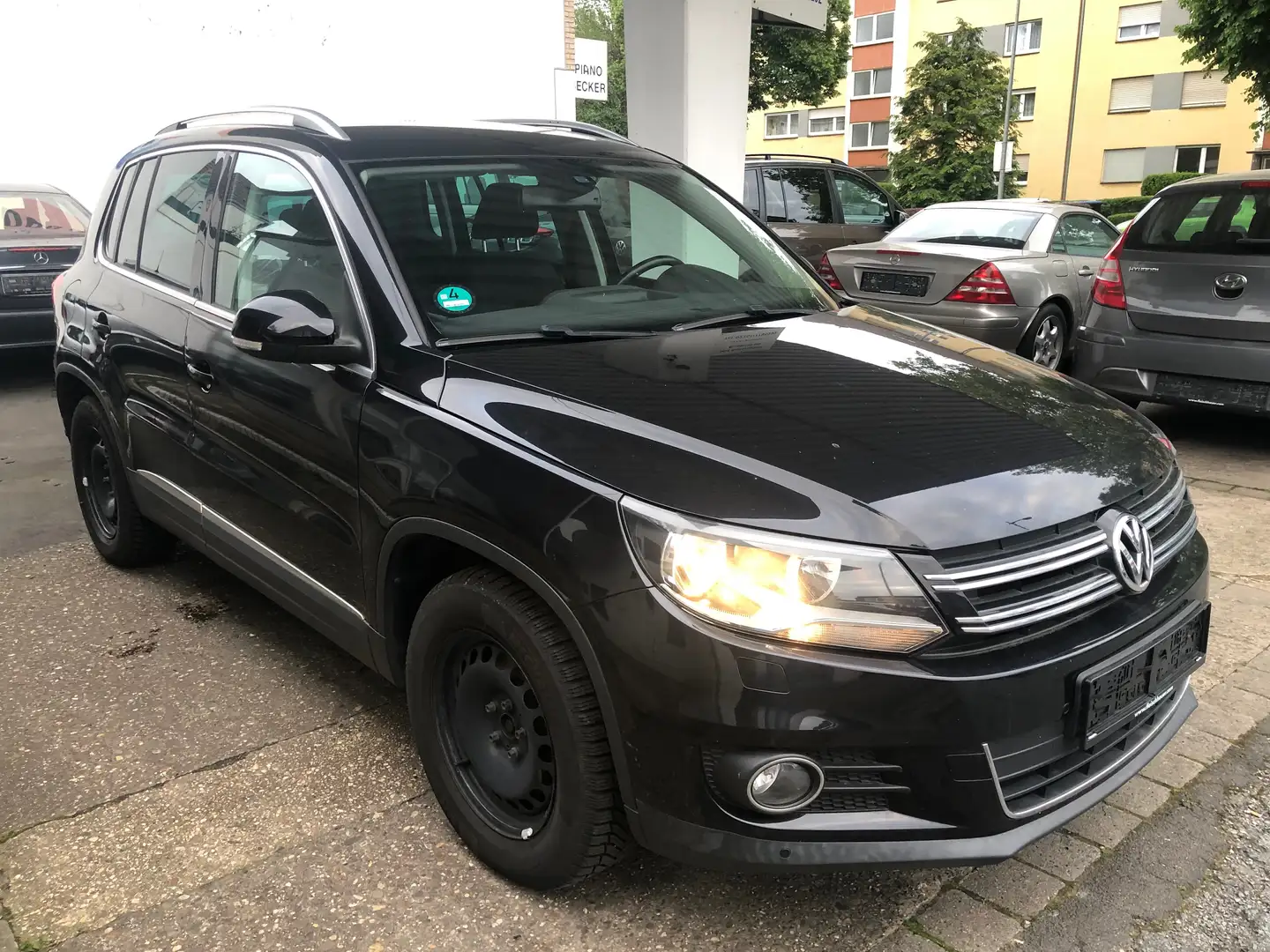 Volkswagen Tiguan Sport *8fachbereift *TÜV HU NEU 04.2027 Noir - 1