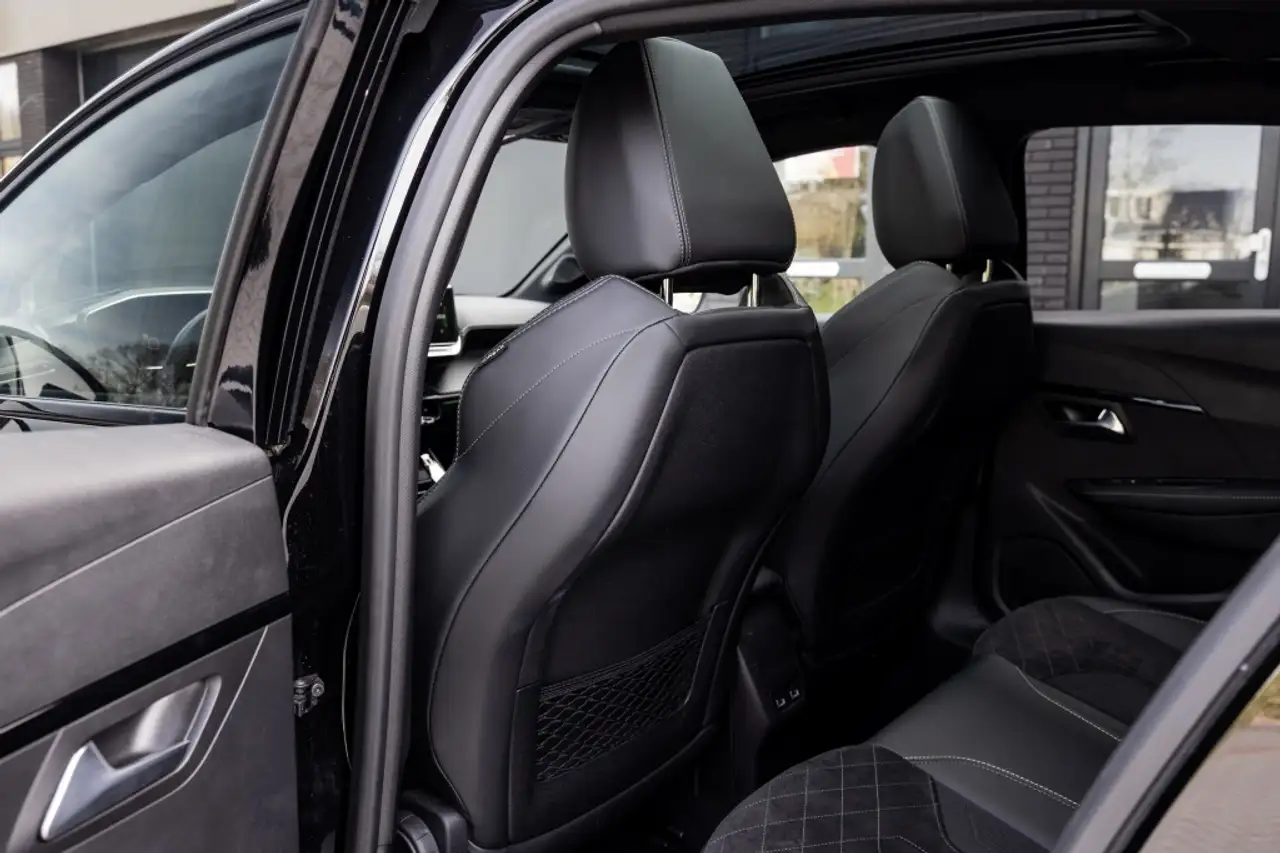 Peugeot 208 1.2 PureTech GT Pack | Pano | CarPlay | Camera | 14