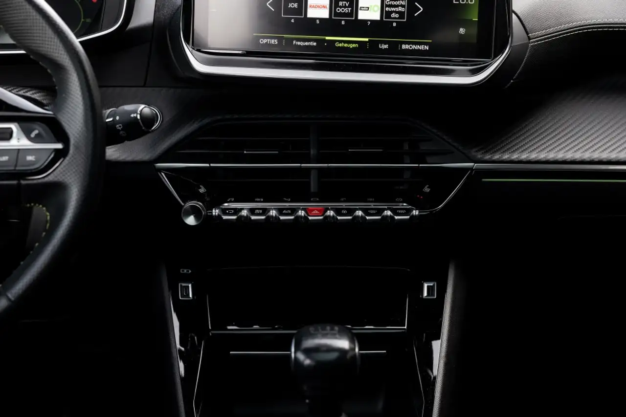 Peugeot 208 1.2 PureTech GT Pack | Pano | CarPlay | Camera | 21