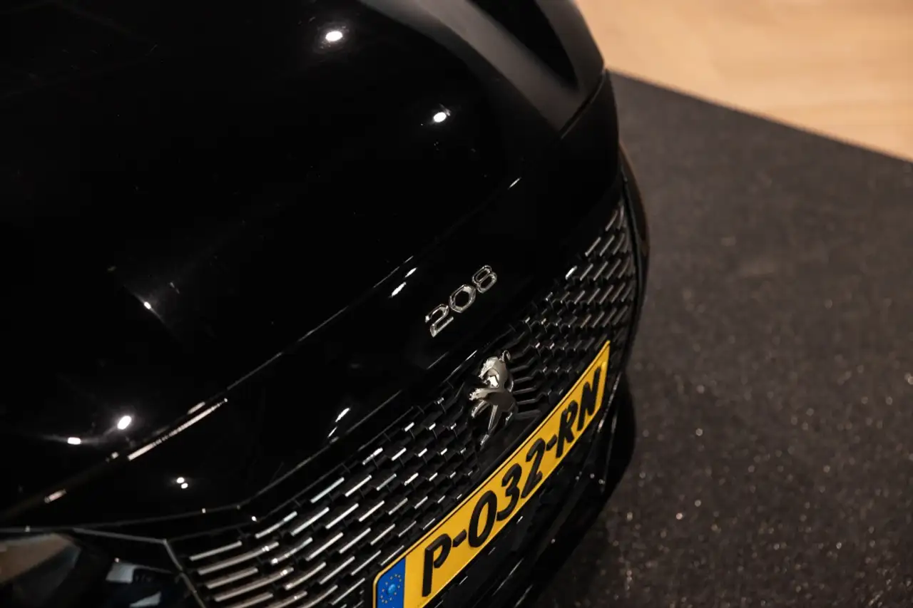 Peugeot 208 1.2 PureTech GT Pack | Pano | CarPlay | Camera | 32