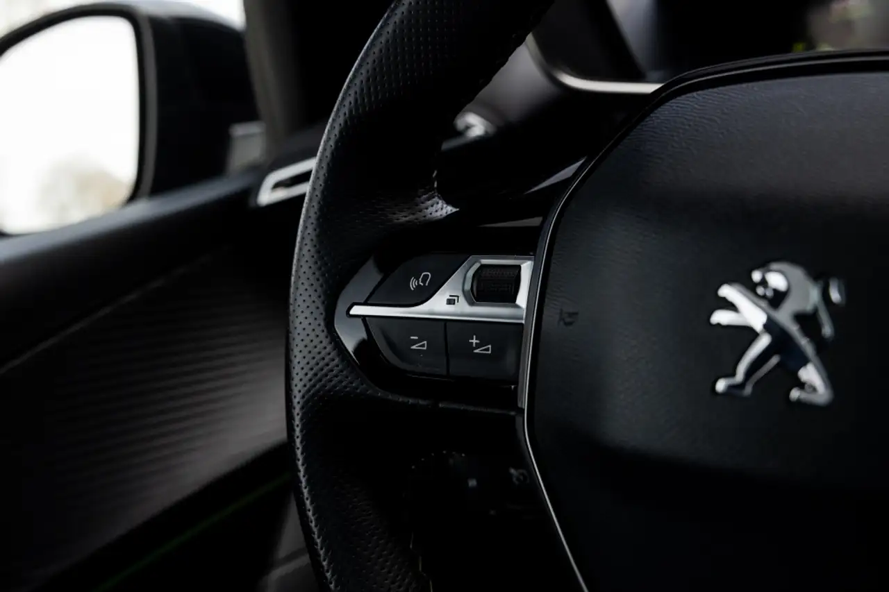 Peugeot 208 1.2 PureTech GT Pack | Pano | CarPlay | Camera | 20