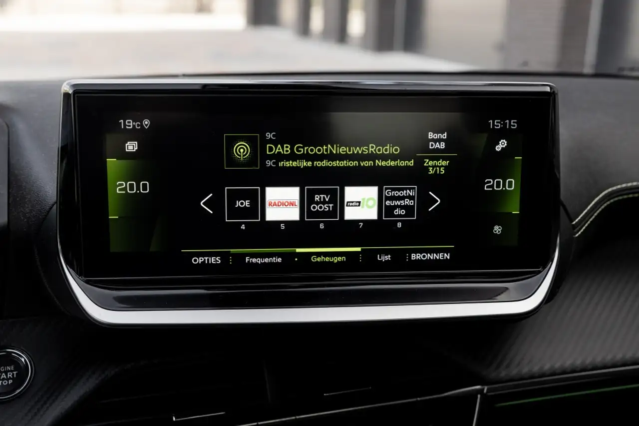 Peugeot 208 1.2 PureTech GT Pack | Pano | CarPlay | Camera | 17