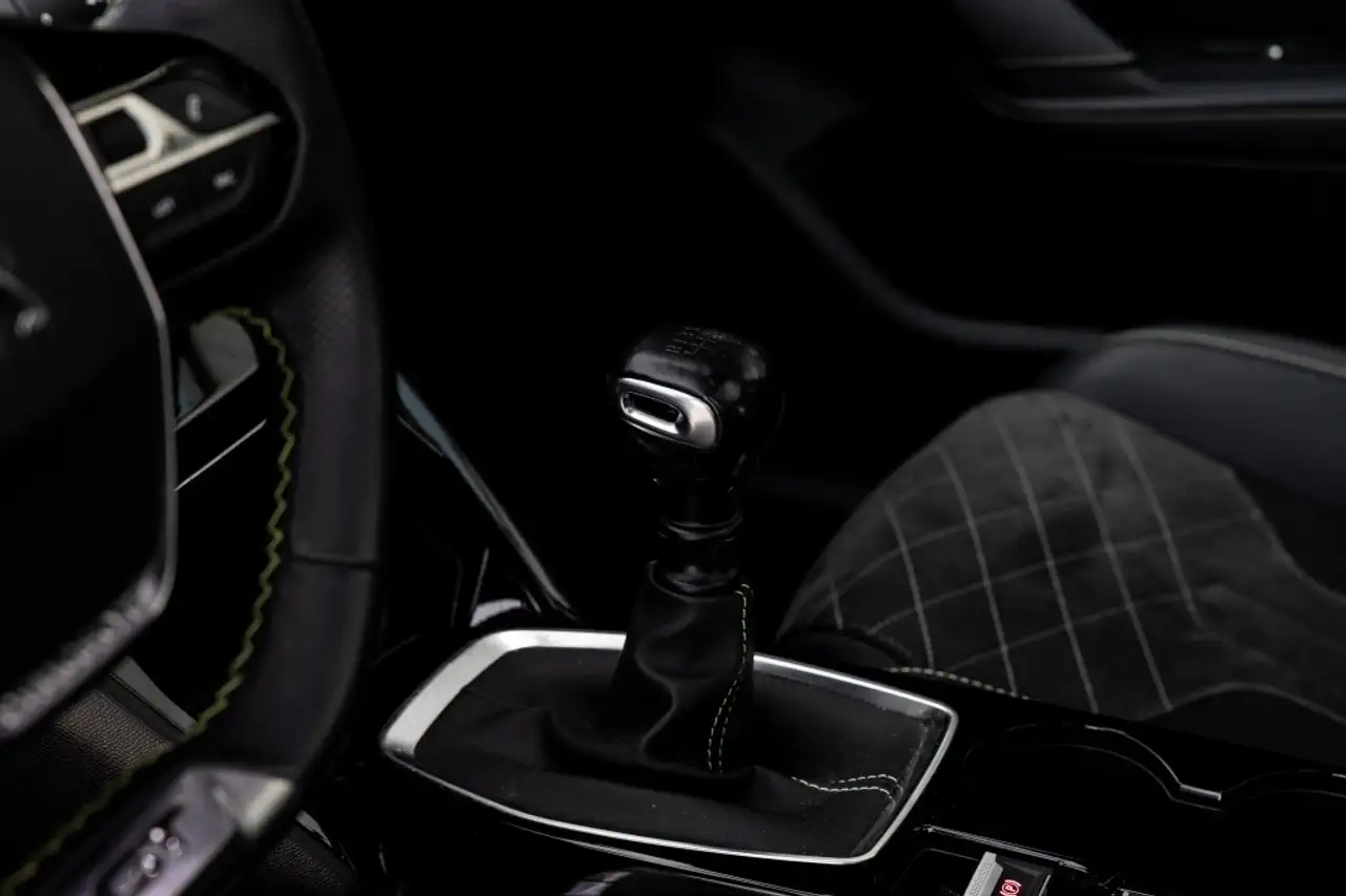 Peugeot 208 1.2 PureTech GT Pack | Pano | CarPlay | Camera | 29