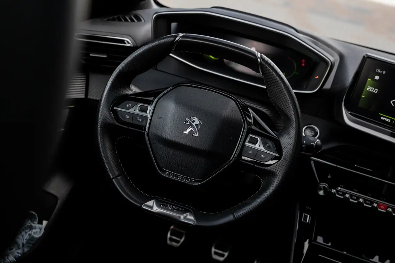 Peugeot 208 1.2 PureTech GT Pack | Pano | CarPlay | Camera | 10