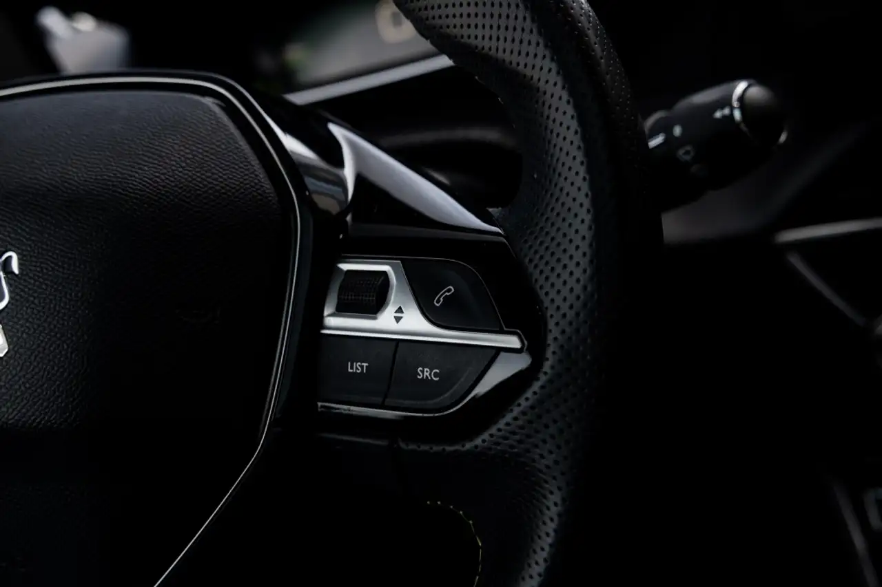 Peugeot 208 1.2 PureTech GT Pack | Pano | CarPlay | Camera | 33