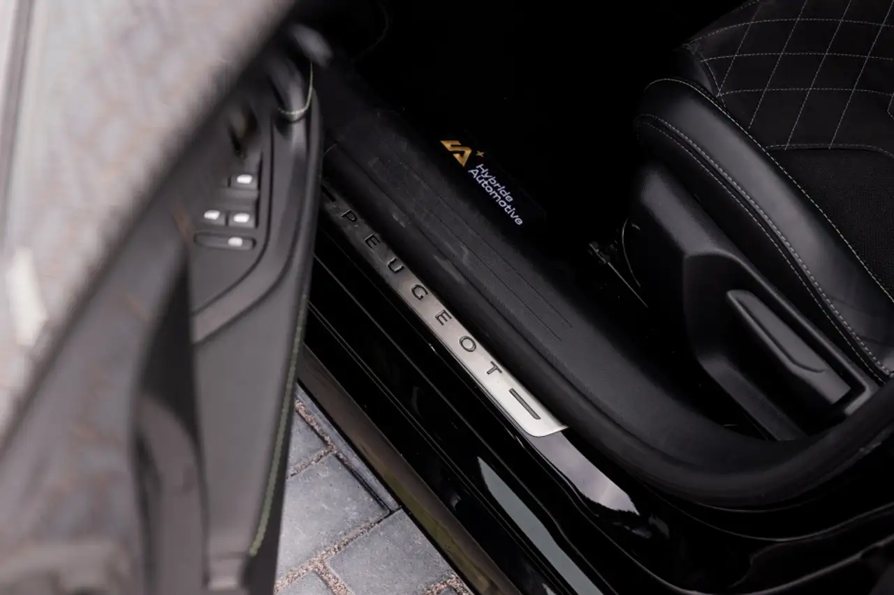 Peugeot 208 1.2 PureTech GT Pack | Pano | CarPlay | Camera | 26