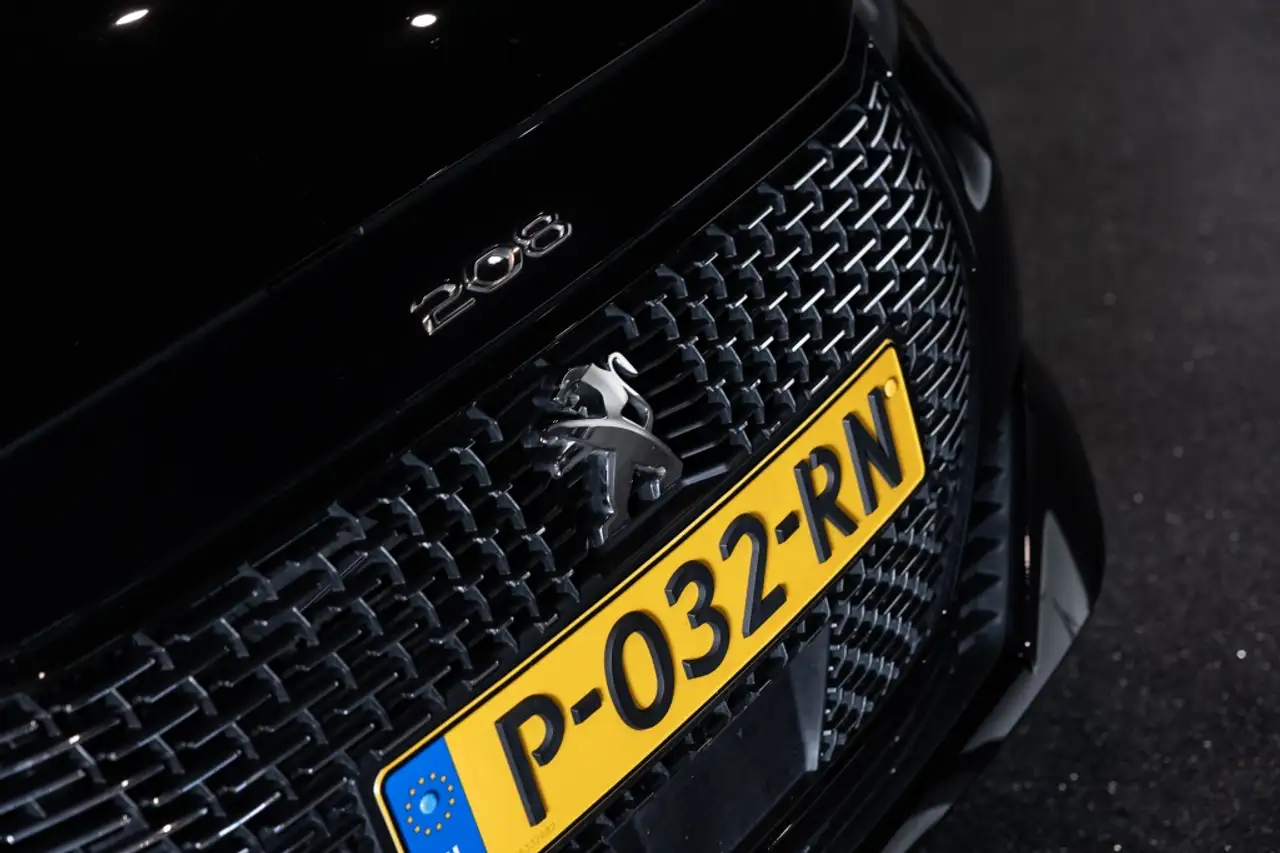 Peugeot 208 1.2 PureTech GT Pack | Pano | CarPlay | Camera | 23
