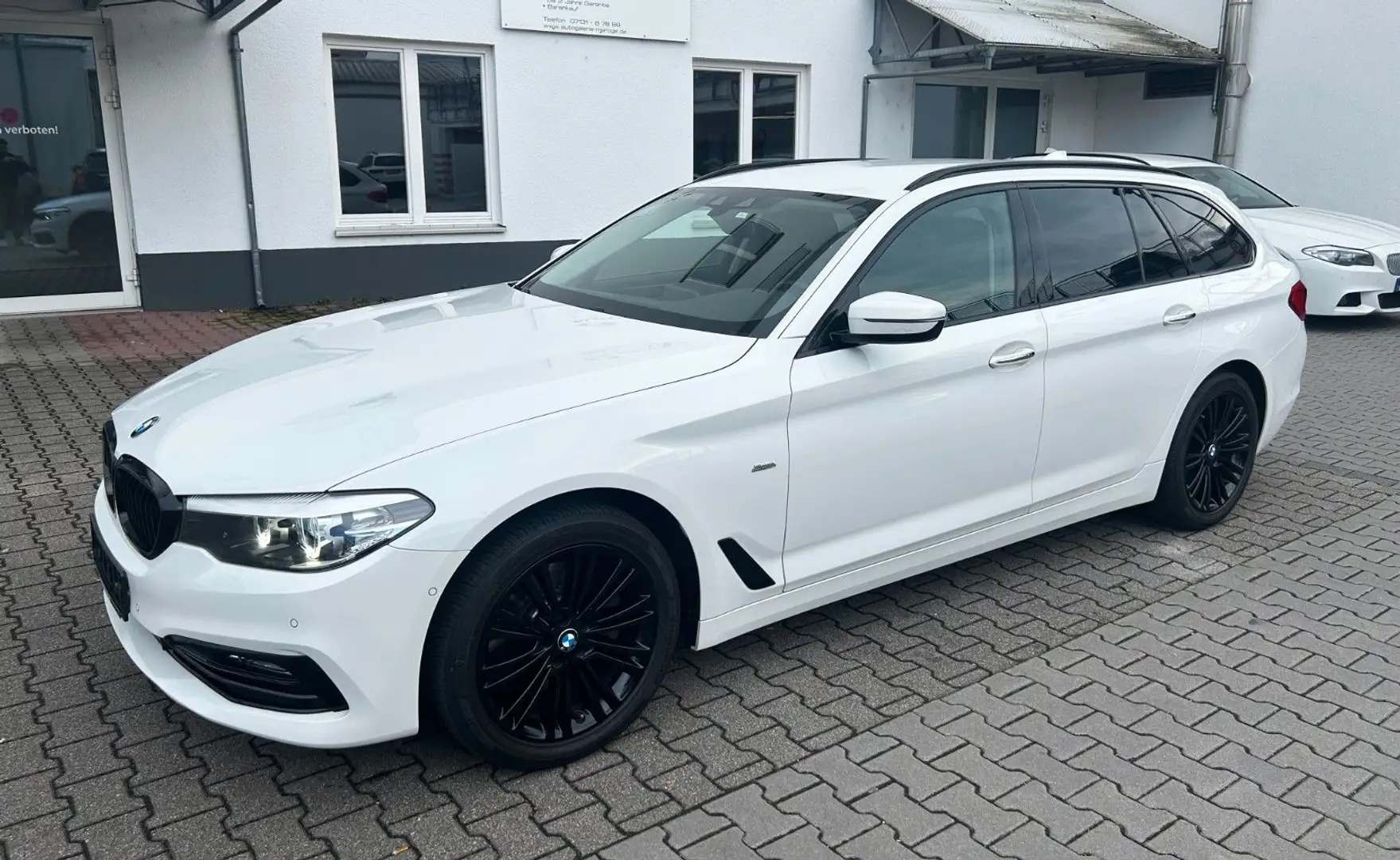 BMW 520 i Touring Sport Line NAVI/LED/SHADOW/18ZOLL Weiß - 1