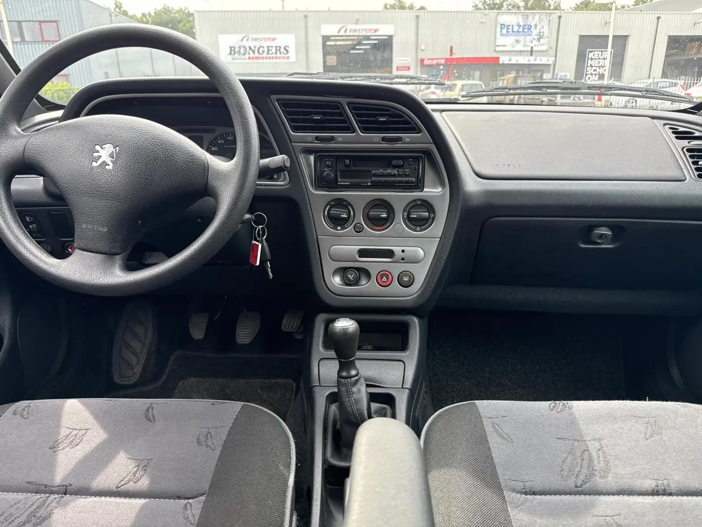 Peugeot 306 Break 1.4 XR, ijskoude airco, trekhaak, van 1e eig Grijs - 2