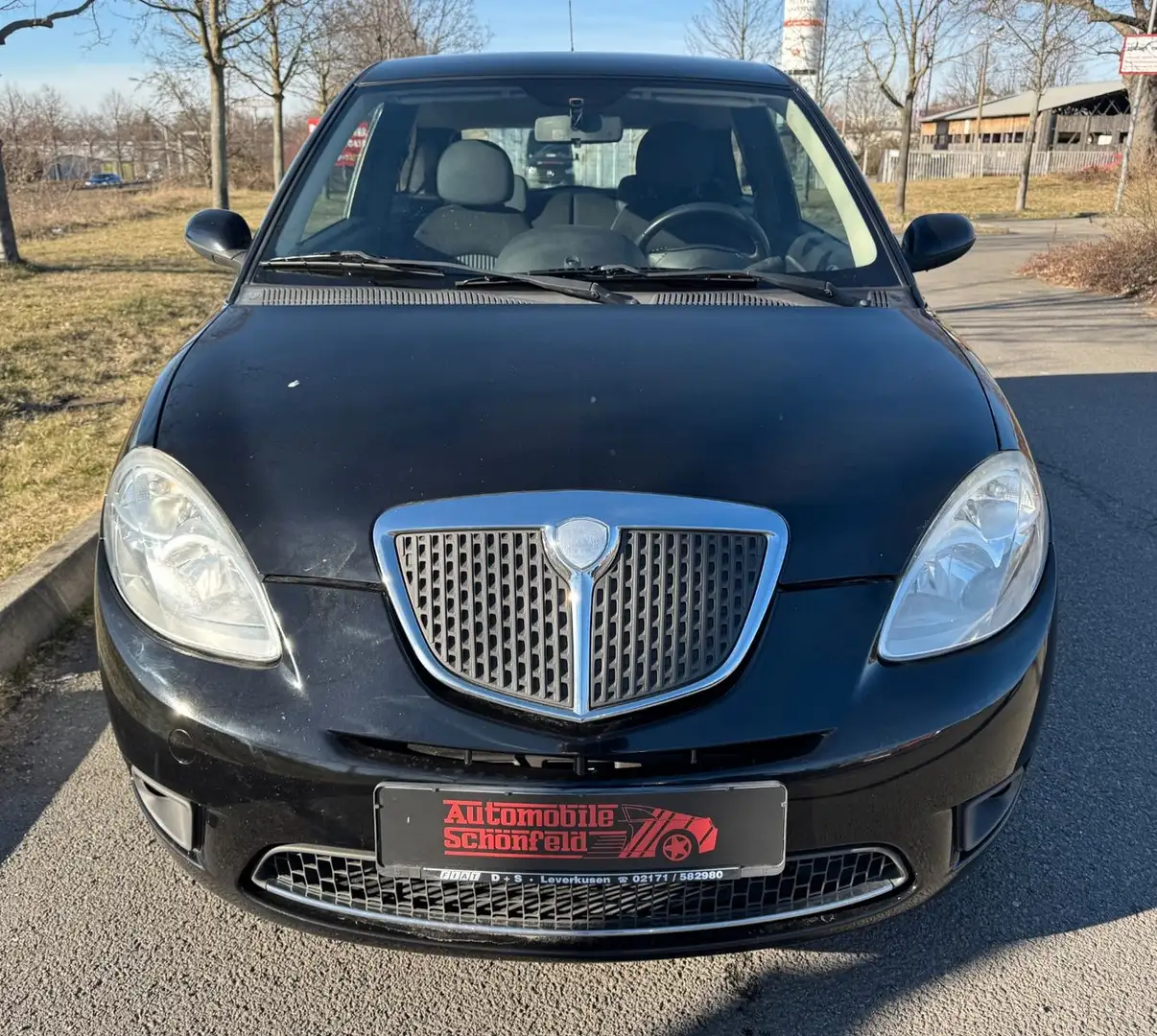 Lancia Ypsilon 1.4 8V Oro TÜV NEU Negro - 2