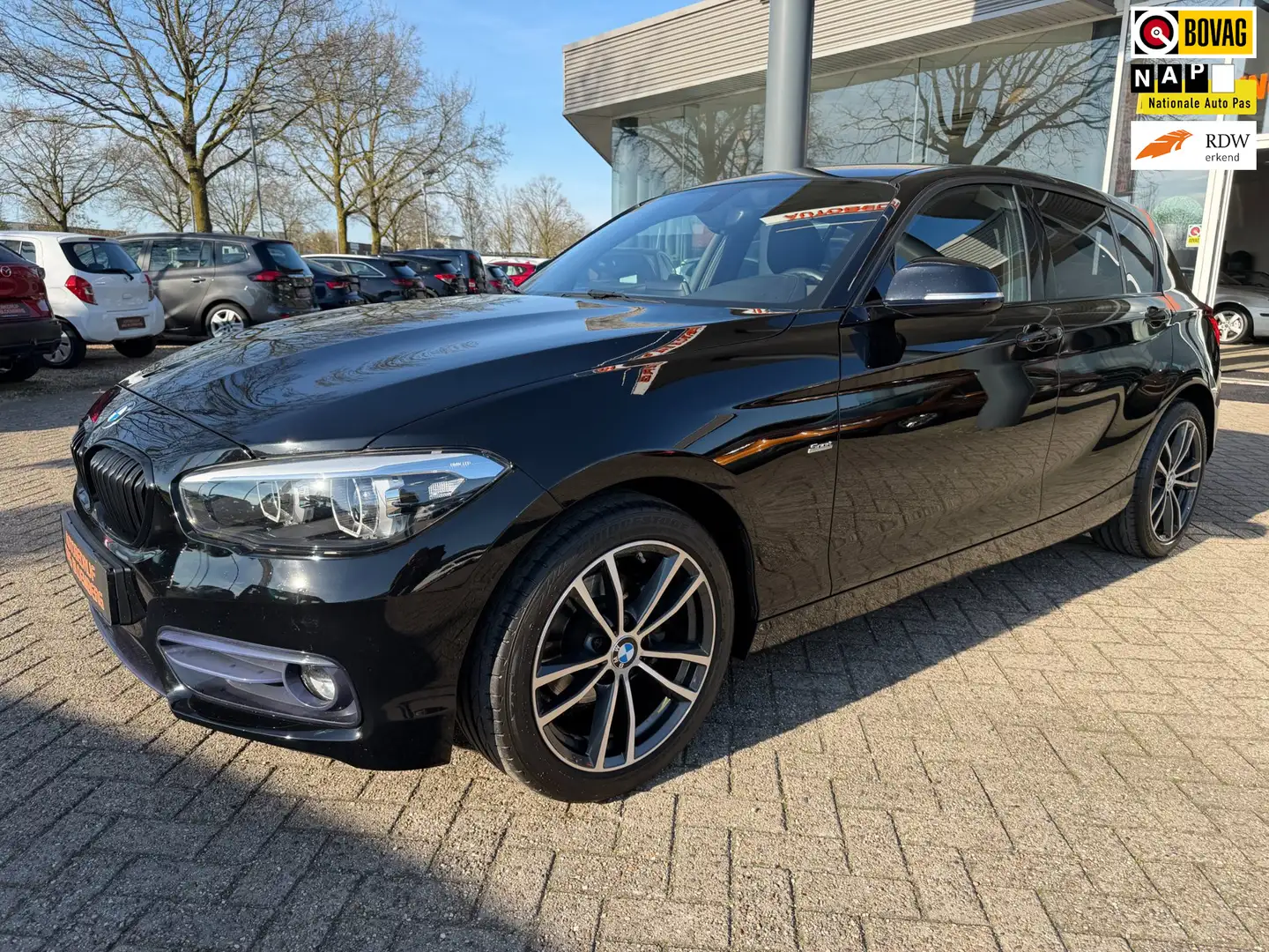 BMW 116 1-serie 116i Edition Sport Line Shadow Executive, Schwarz - 1