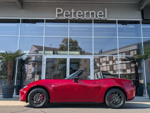 Mazda MX-5 view 3