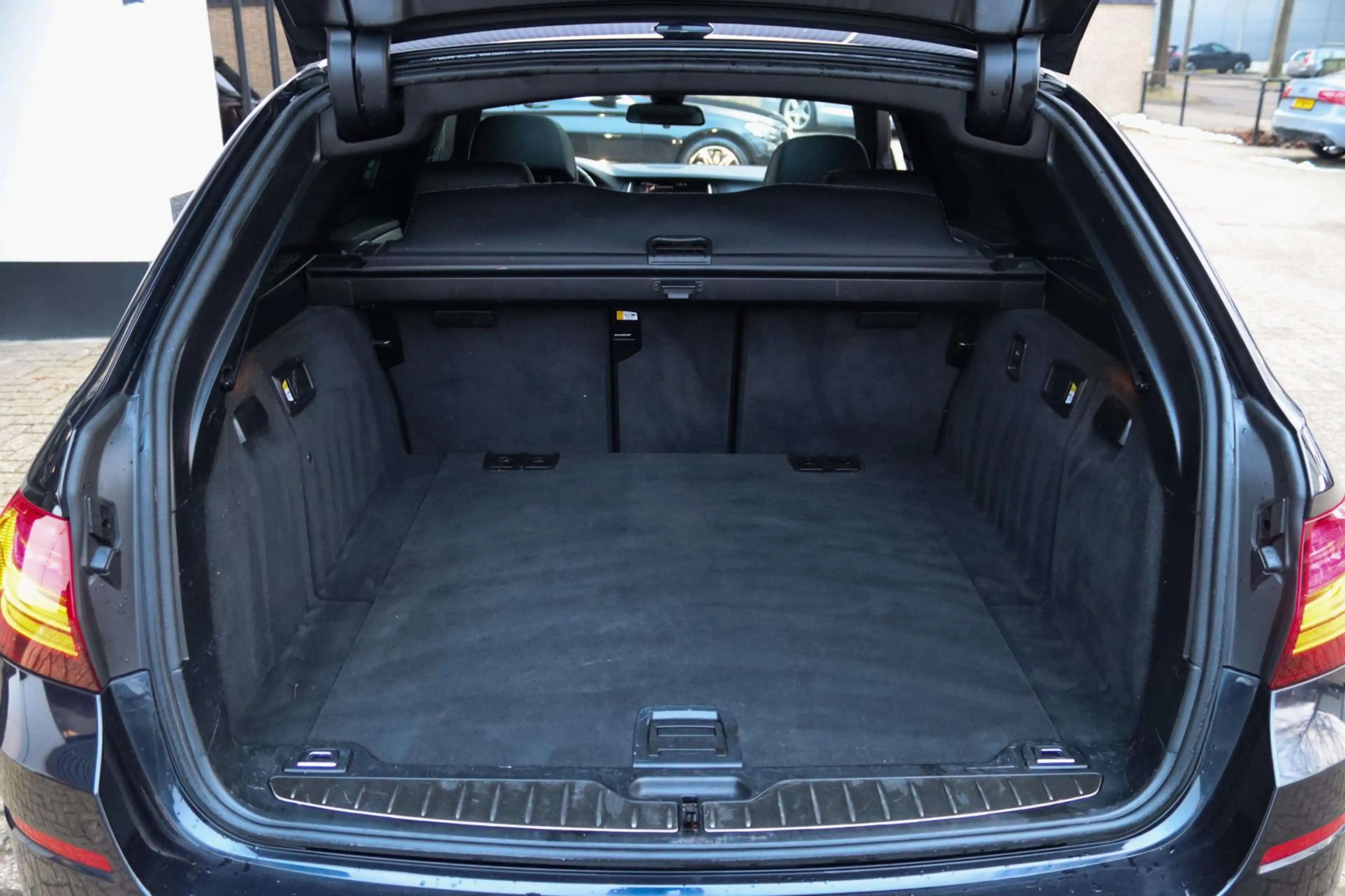BMW M550 5-serie Touring M550xd LCI DEALER OH PANO ACC 360 — photo 7