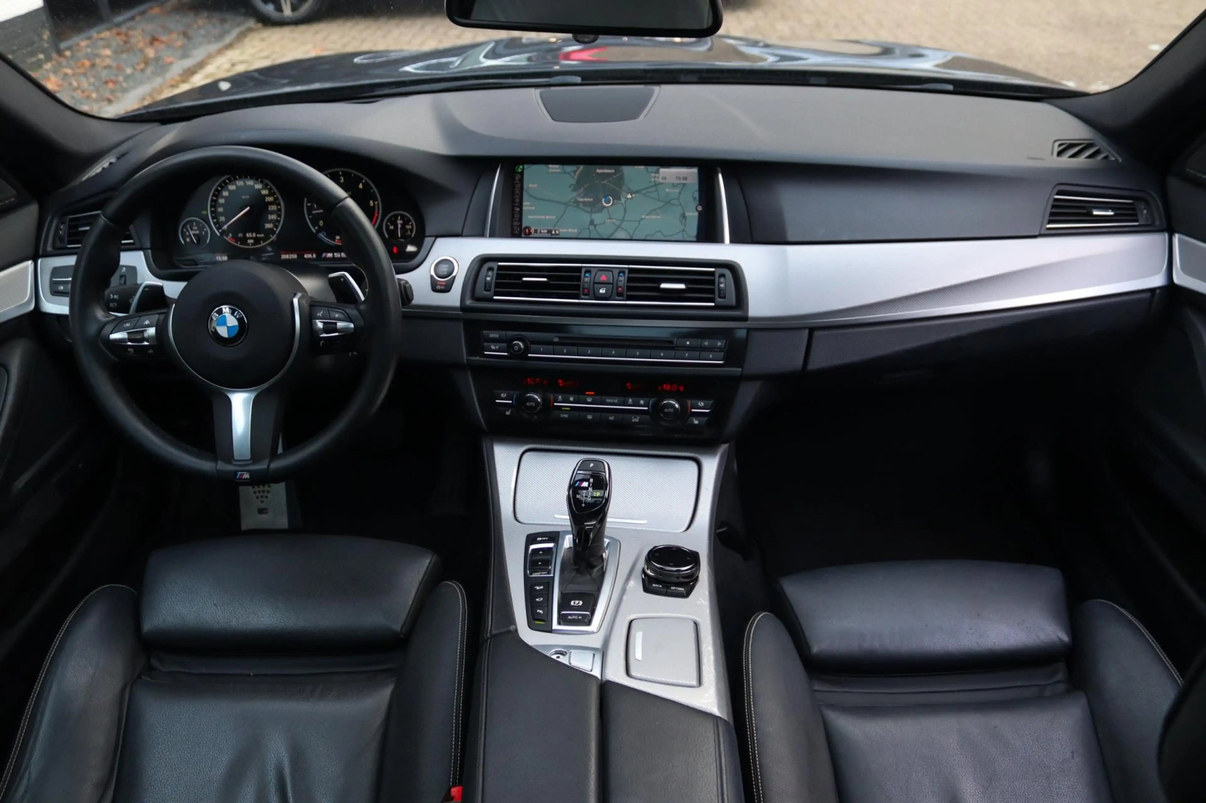BMW M550 5-serie Touring M550xd LCI DEALER OH PANO ACC 360 — photo 9