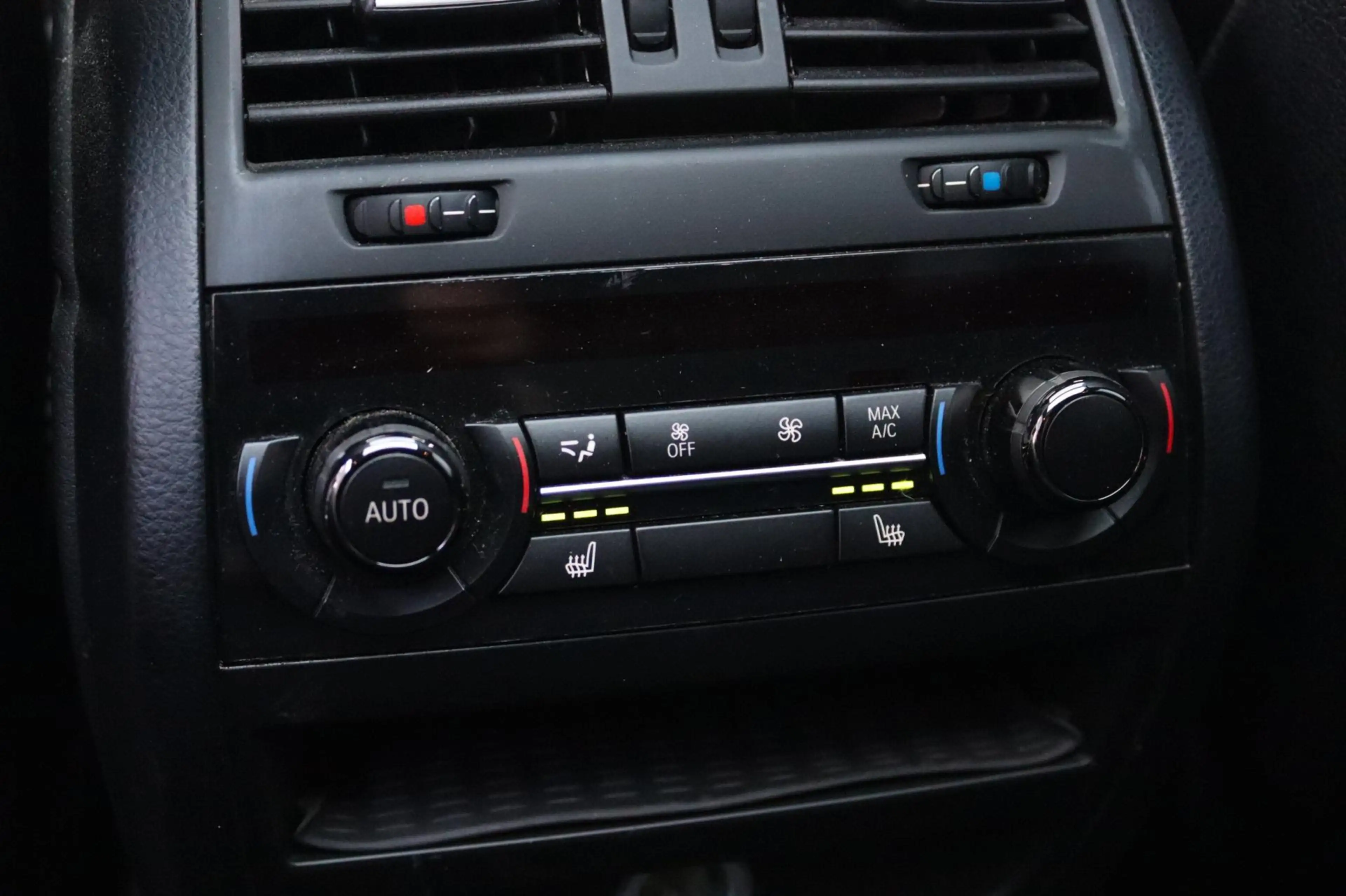 BMW M550 5-serie Touring M550xd LCI DEALER OH PANO ACC 360 — photo 14