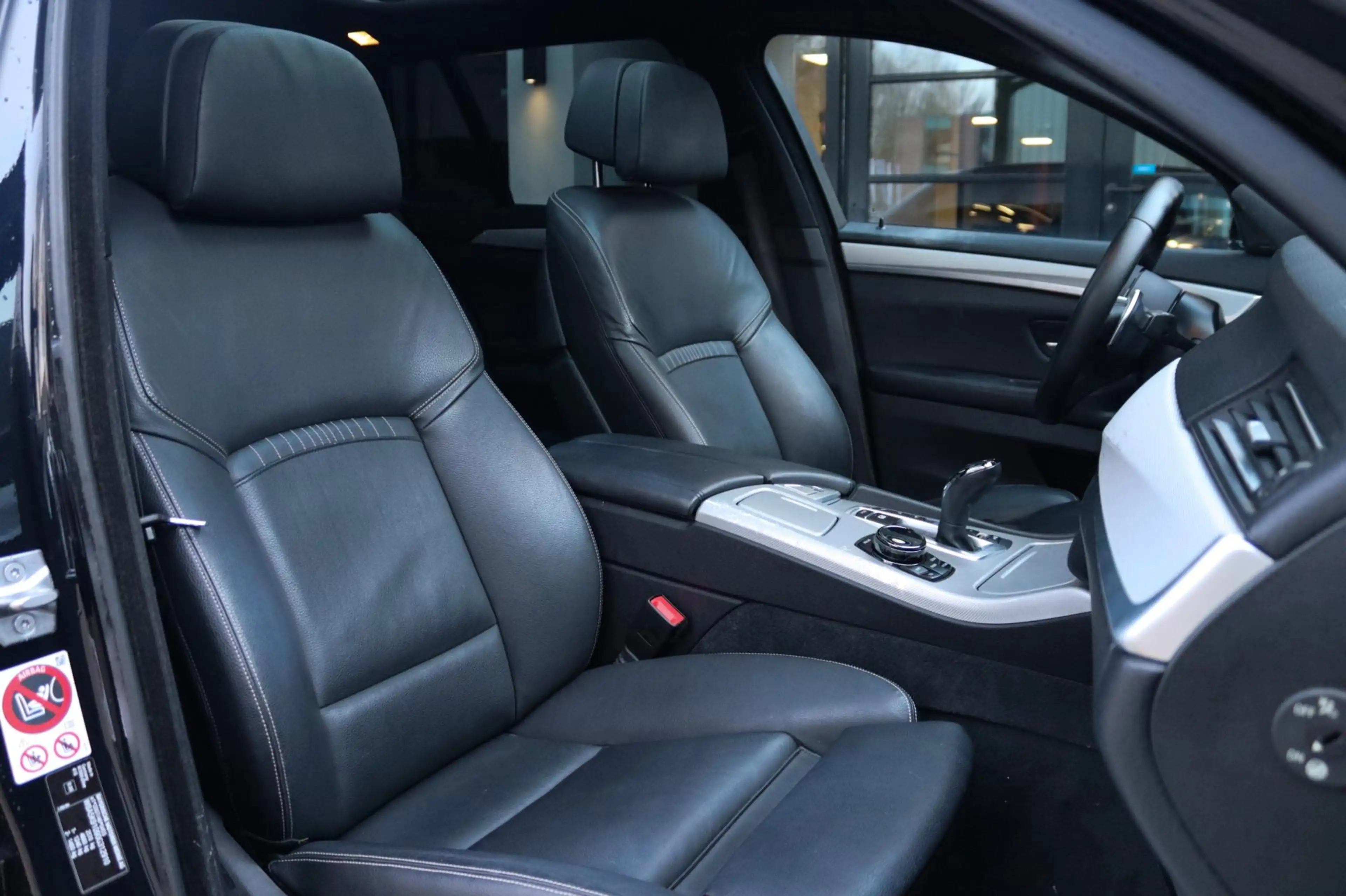 BMW M550 5-serie Touring M550xd LCI DEALER OH PANO ACC 360 — photo 11