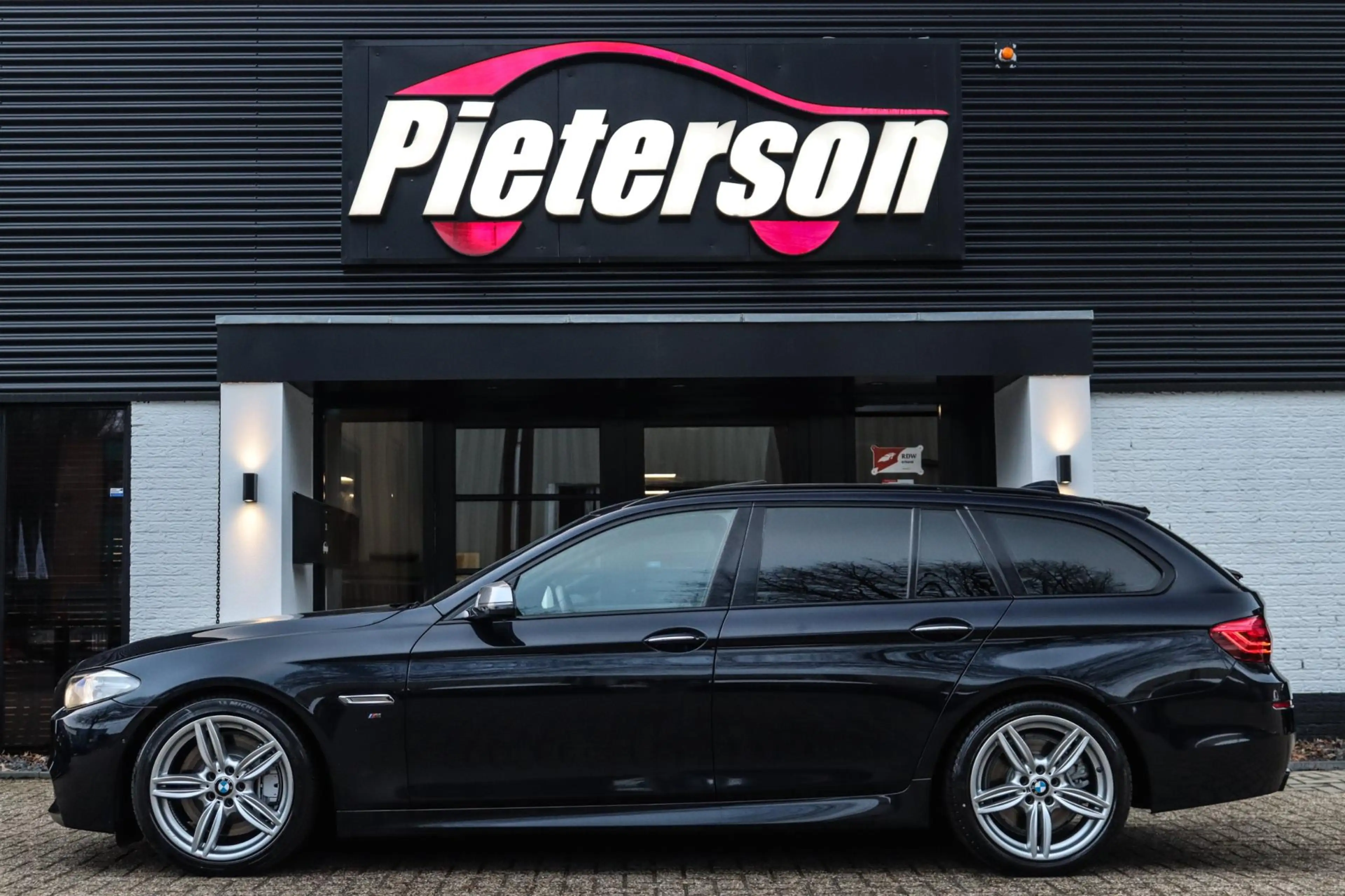 BMW M550 5-serie Touring M550xd LCI DEALER OH PANO ACC 360 — photo 5