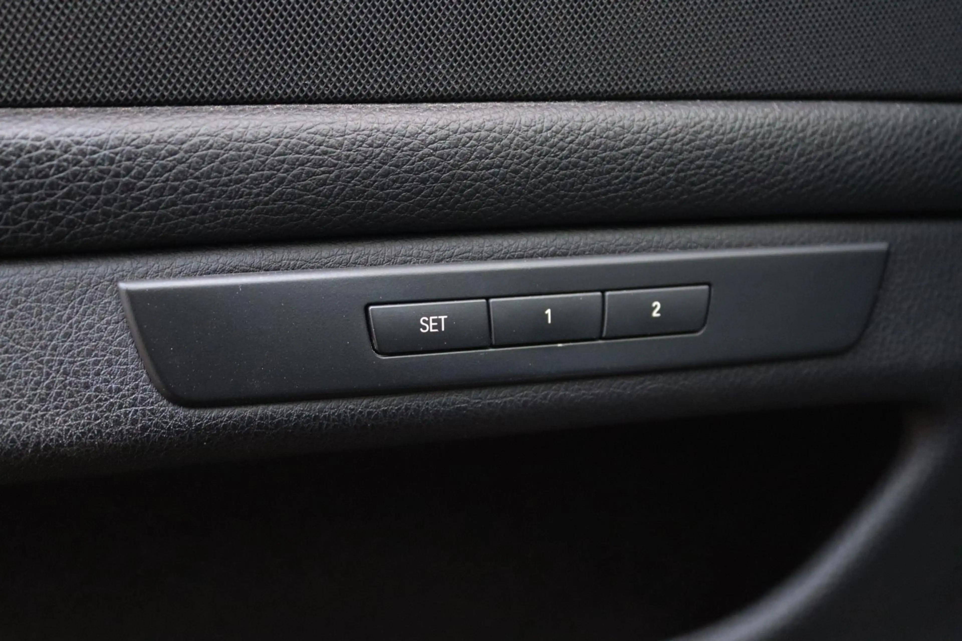 BMW M550 5-serie Touring M550xd LCI DEALER OH PANO ACC 360 — photo 13