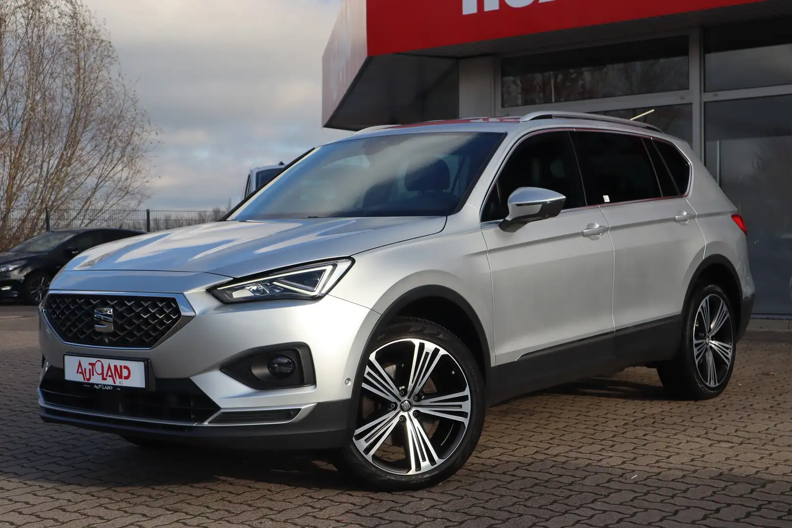 SEAT Tarraco 2.0 TSI Xcellence 4Drive LED Navi ACC Silber - 2