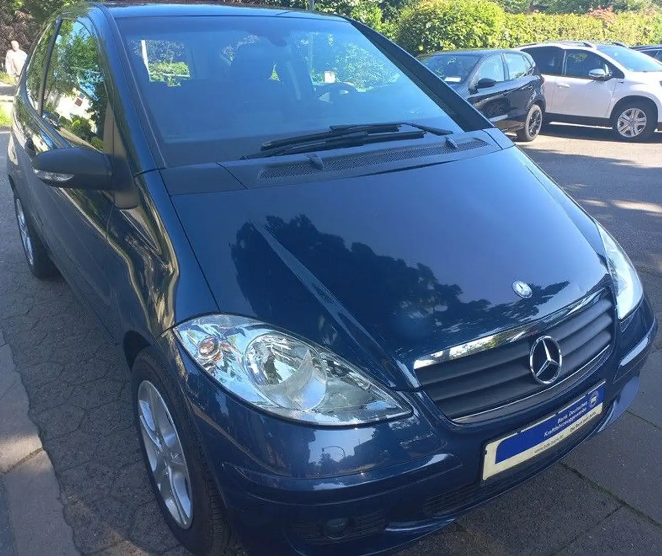Mercedes-Benz A 150 1,5i Automatik Klima SHZ Tempo e.FH LMF 16 Blau - 2