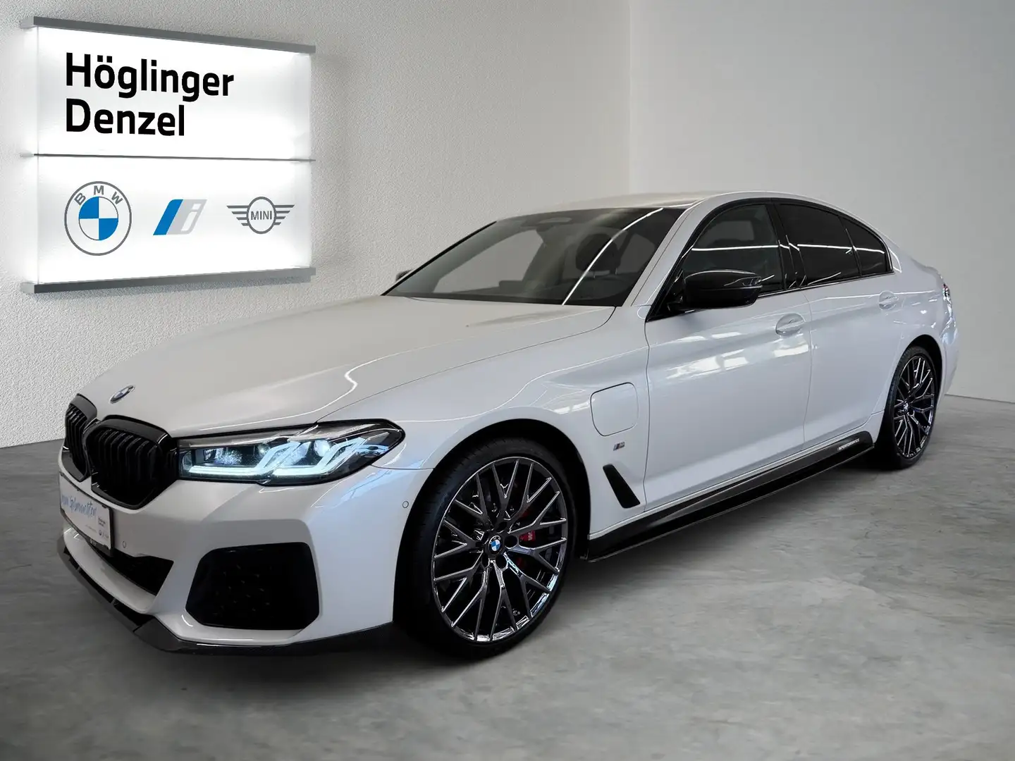 BMW 545 e xDrive Weiß - 2