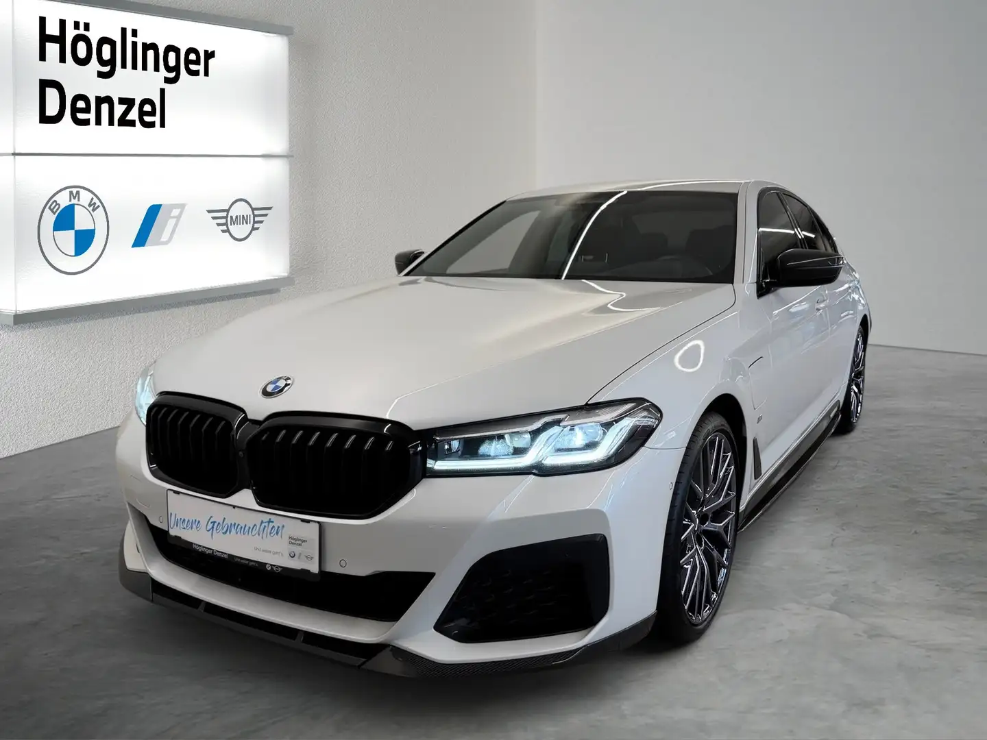 BMW 545 e xDrive Weiß - 1
