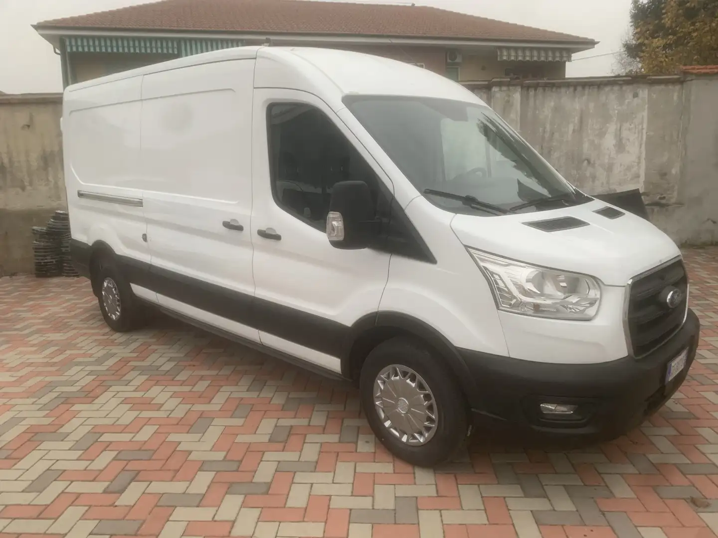 Ford E-Transit 350 L3H2 TREND 2.0 ECO MHEV 170 CV ECOBLUE HYBRID Blanc - 2