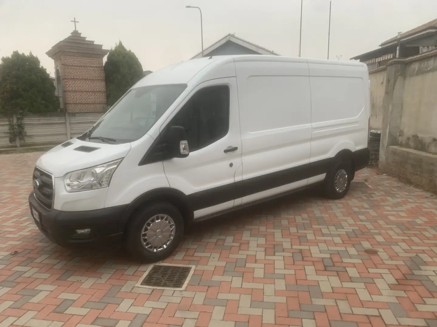 Ford E-Transit 350 L3H2 TREND 2.0 ECO MHEV 170 CV ECOBLUE HYBRID Blanc - 1