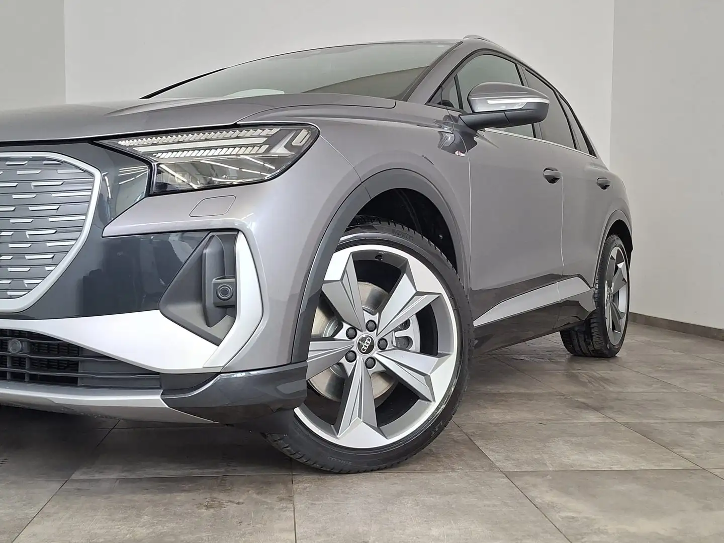 Audi Q4 e-tron Audi Q4 45 e-tron Grau - 2