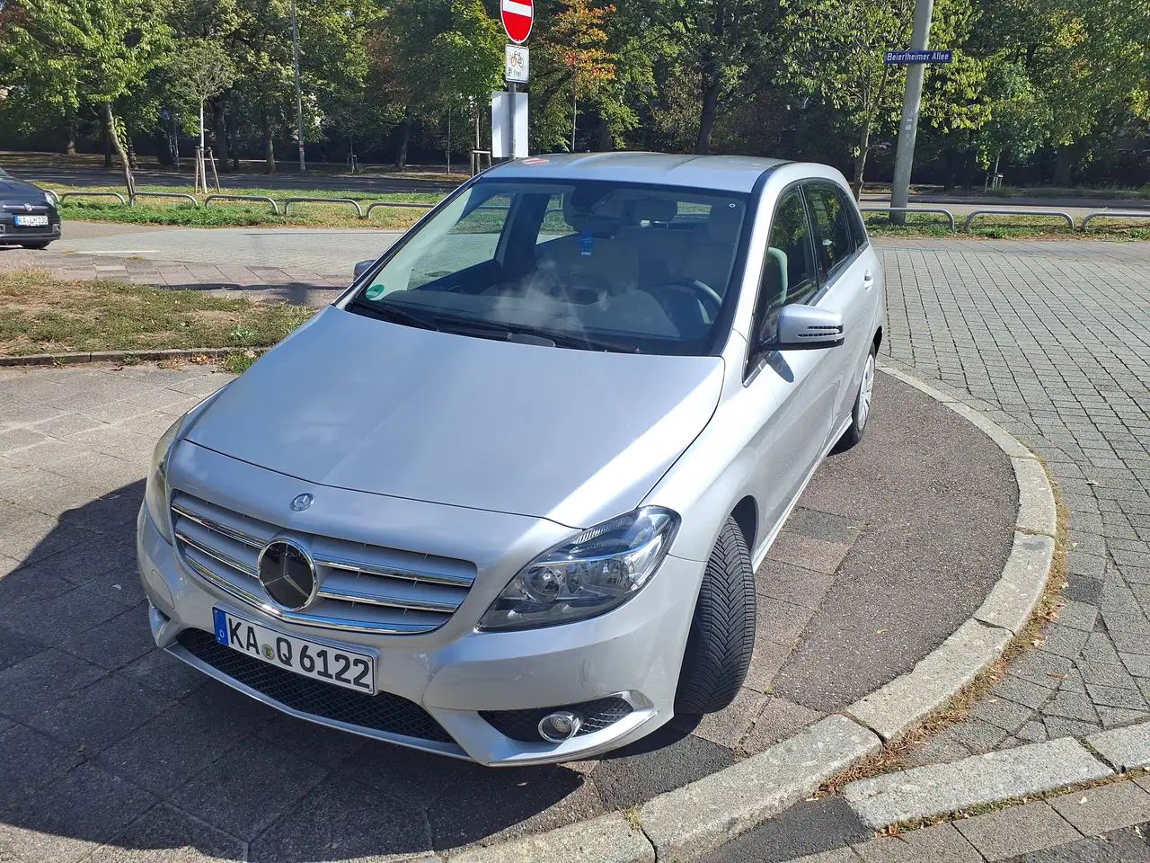 Mercedes-Benz B 180