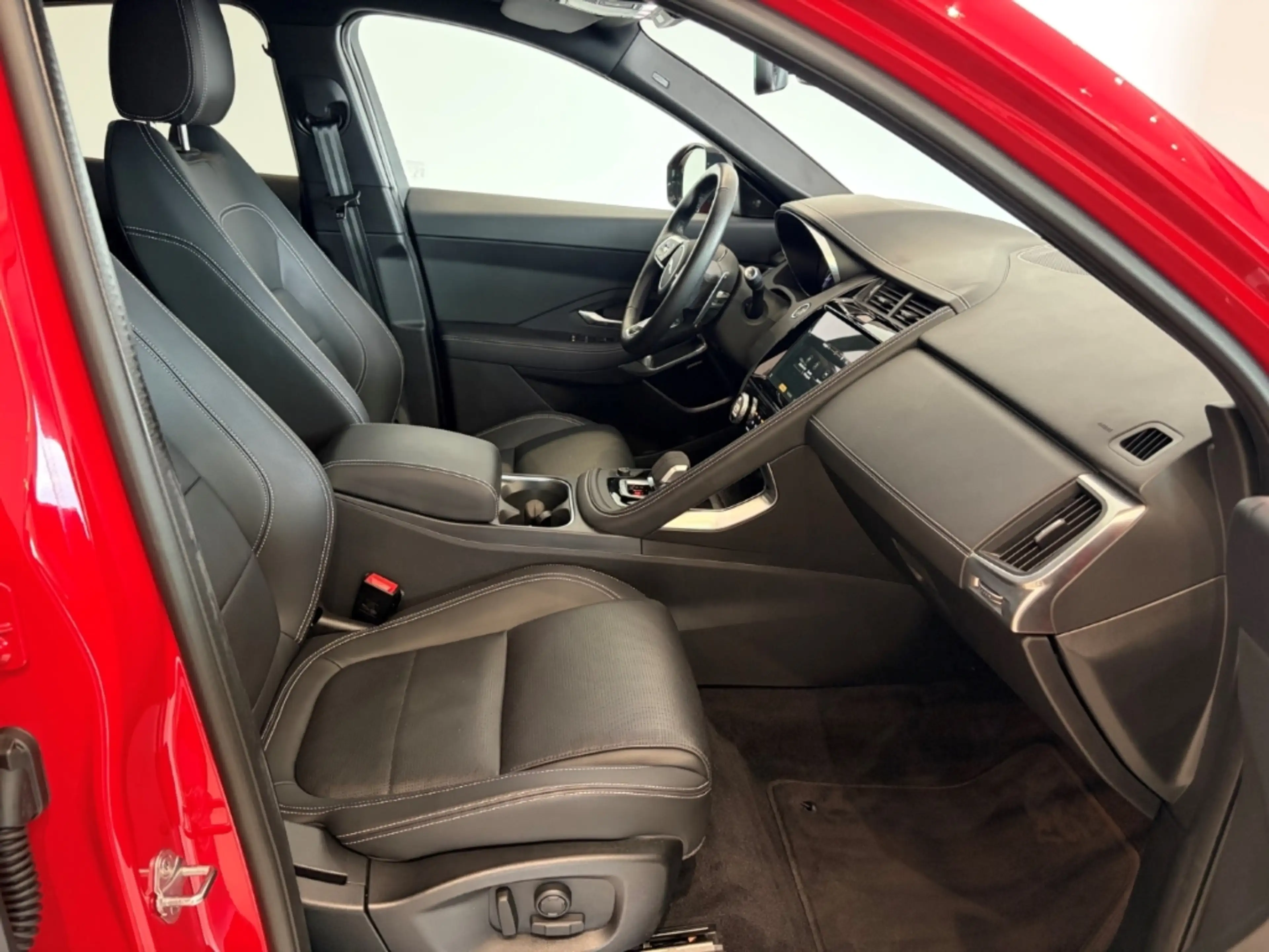 Jaguar E-Pace D200 R-Dynamic SE AWD Meridian LED ACC — photo 3