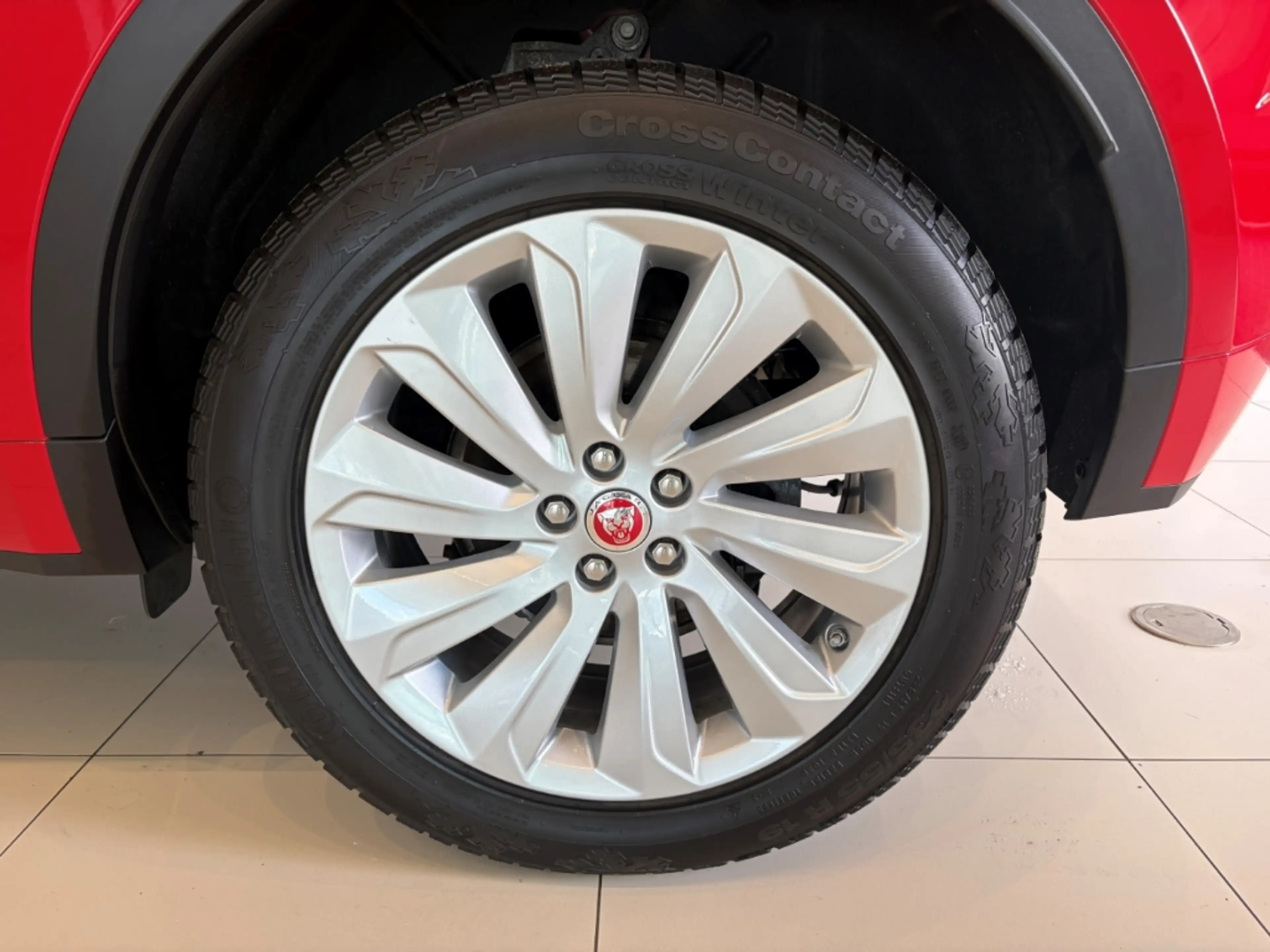 Jaguar E-Pace D200 R-Dynamic SE AWD Meridian LED ACC — photo 9
