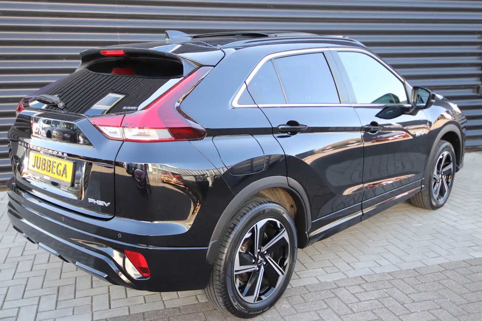 Mitsubishi Eclipse Cross 2.4 PHEV Instyle Pano, Leder, Adaptive Cr Noir - 2