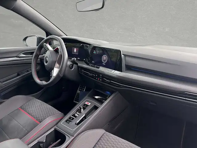 Volkswagen Golf view 4