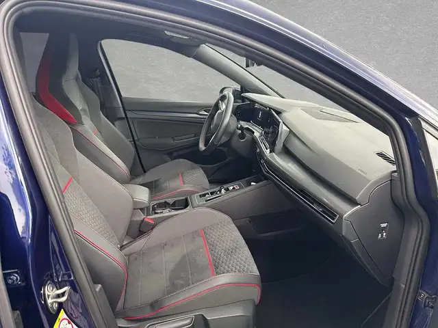 Volkswagen Golf view 3