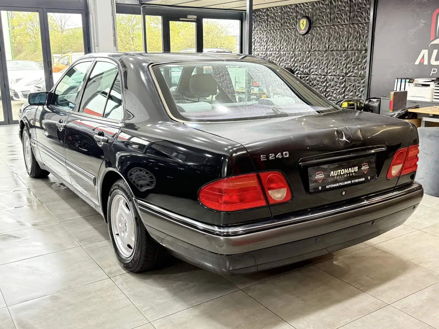 Mercedes-Benz E 240 E 240 Elegance +TEMPOMAT+KLIMA+SITZHEIZ+ Schwarz - 2