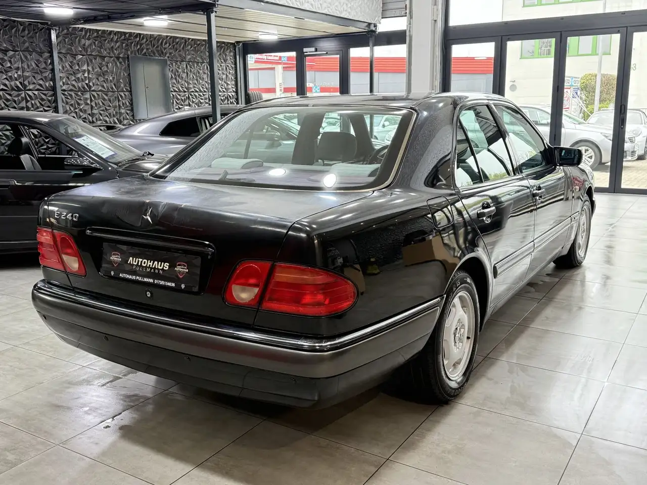 Mercedes-Benz E 240 Elegance +TEMPOMAT+KLIMA+SITZHEIZ+, foto 4