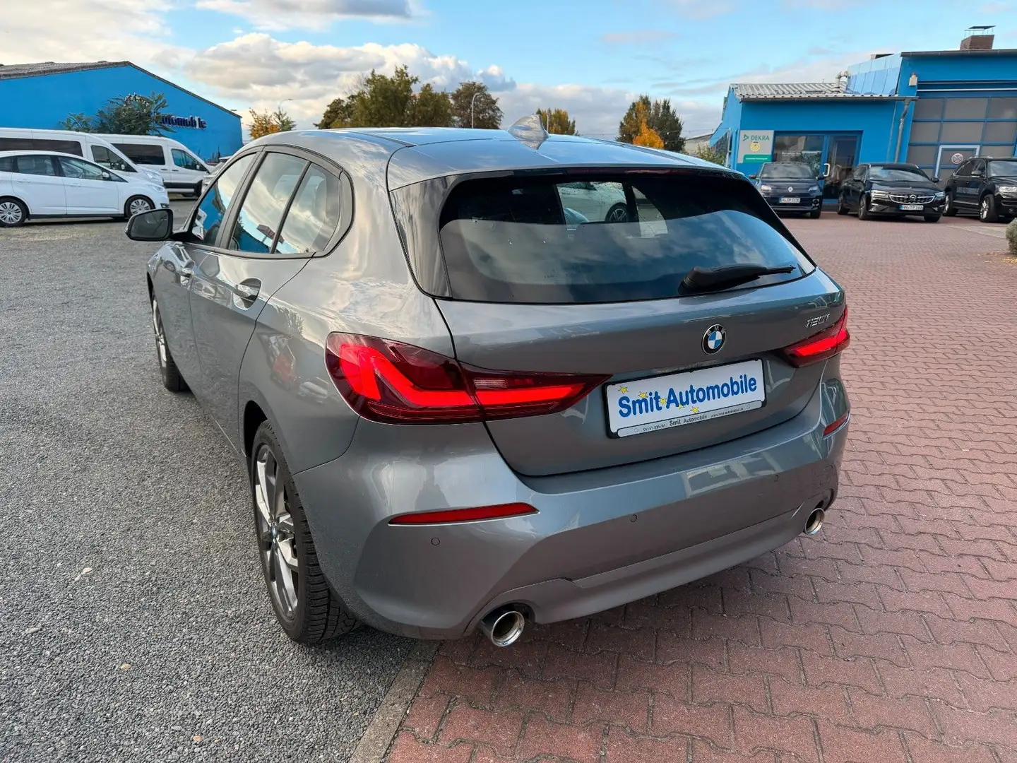 BMW 120 Baureihe 1 Lim. 120 i Advantage Grau - 2