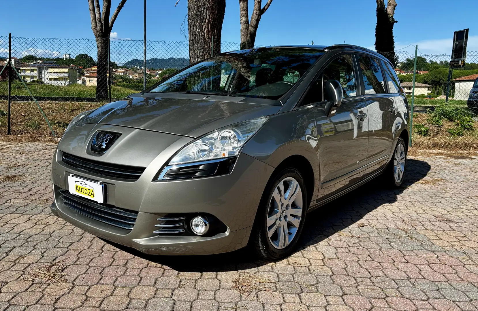 Peugeot 5008 5008 1.6 hdi 8v Business navi 7 posti Grigio - 1