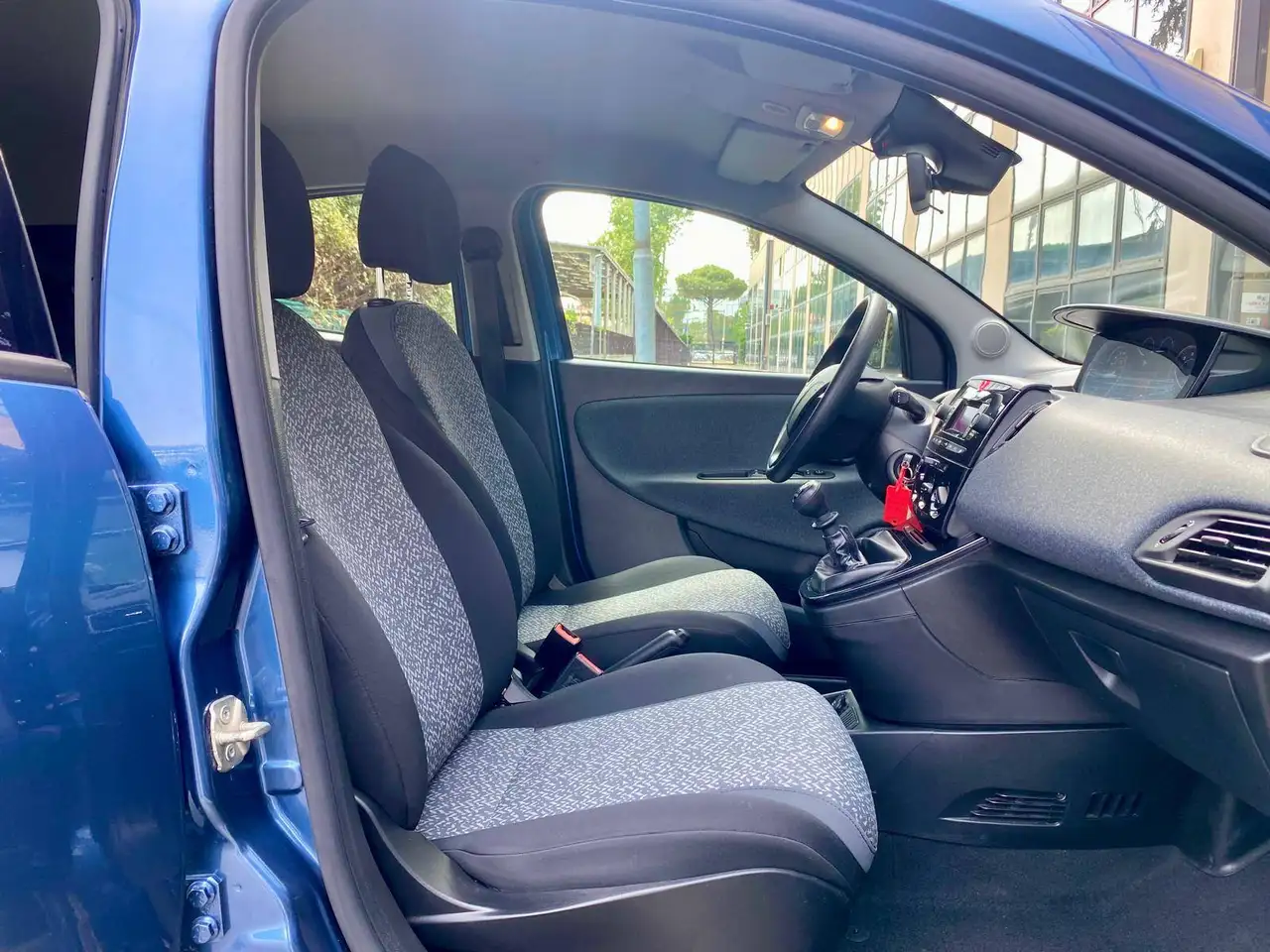 Lancia Ypsilon 2023 — фото 10