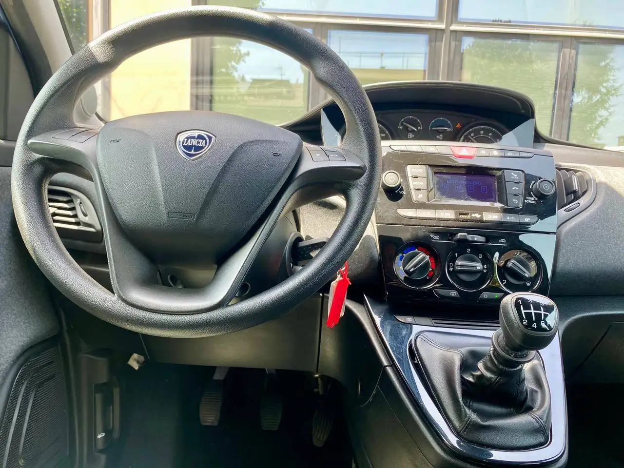 Lancia Ypsilon 2023 — фото 13