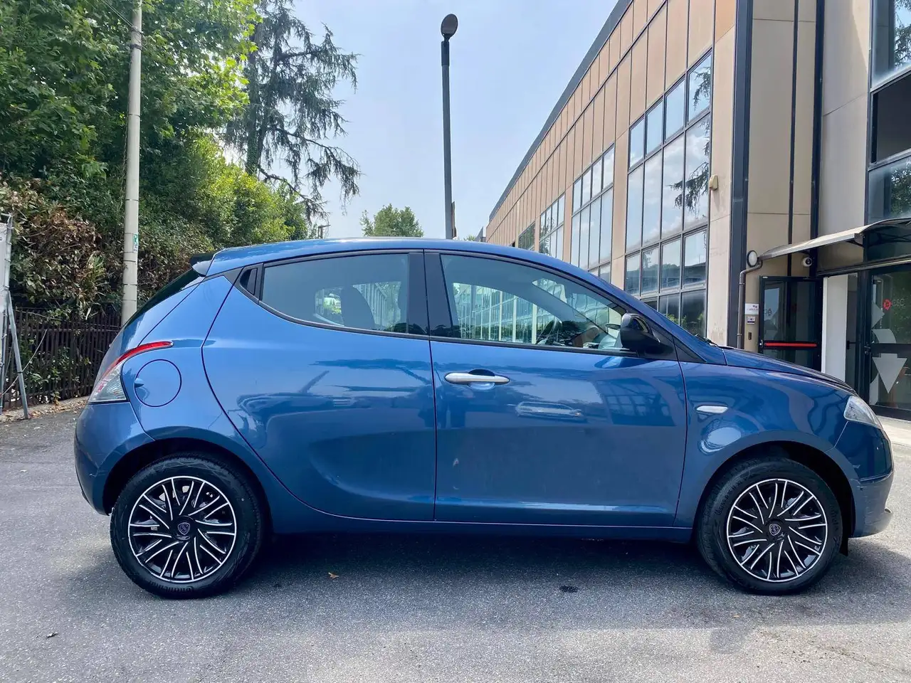 Lancia Ypsilon 2023 — фото 8