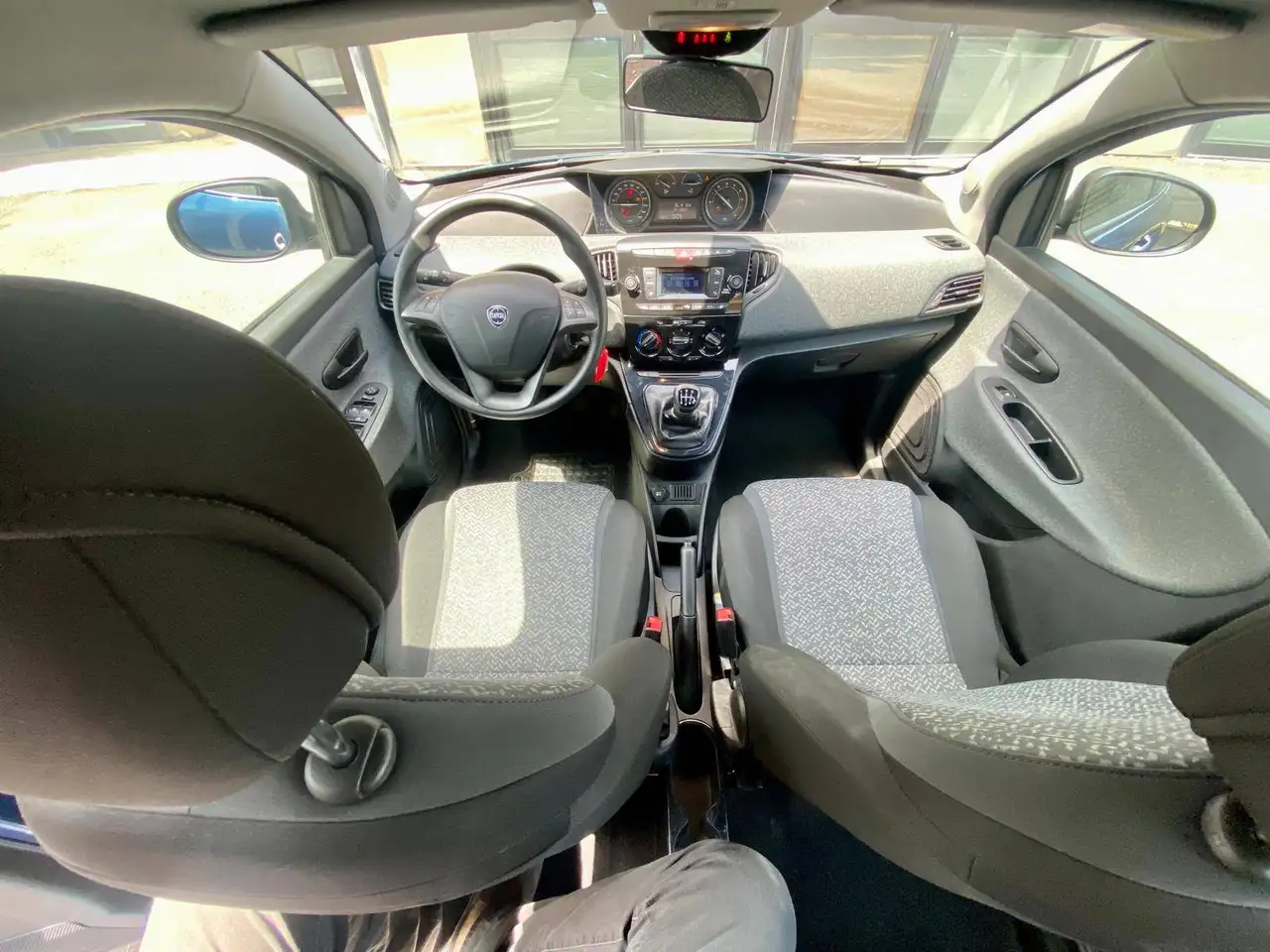 Lancia Ypsilon 2023 — фото 12