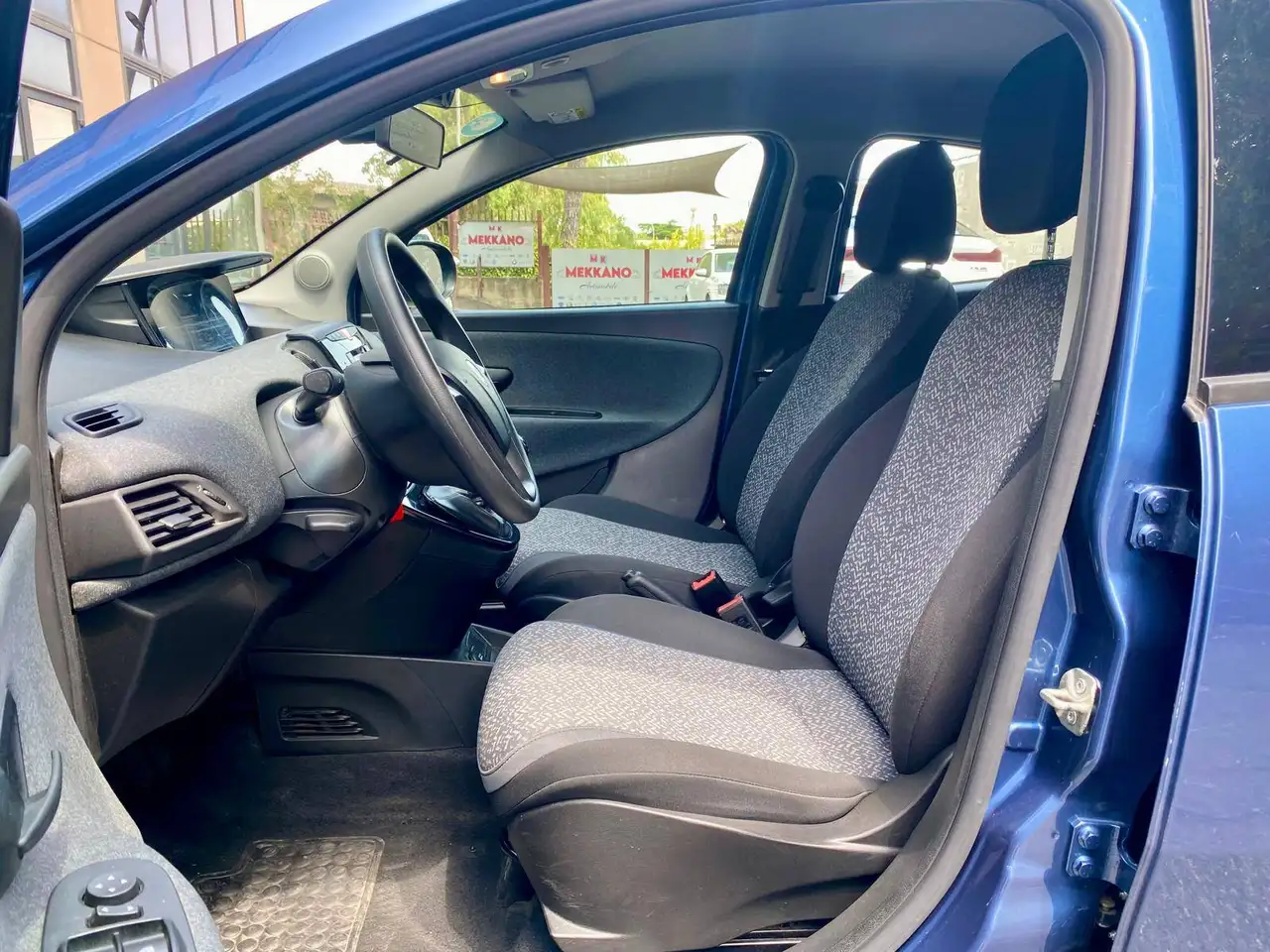 Lancia Ypsilon 2023 — фото 11