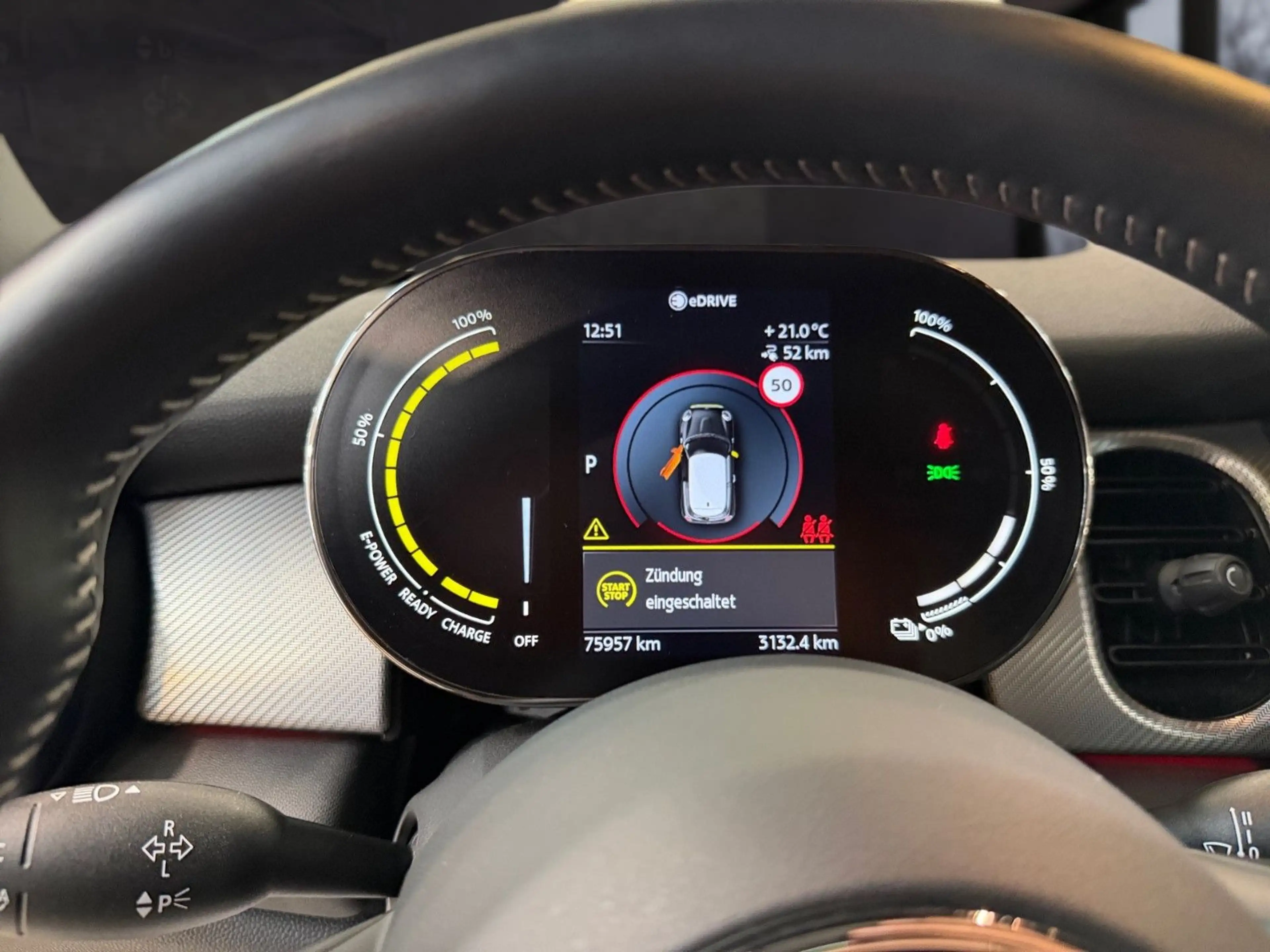 MINI Cooper SE Yours Trim* Wireless Charging*Premium — photo 12